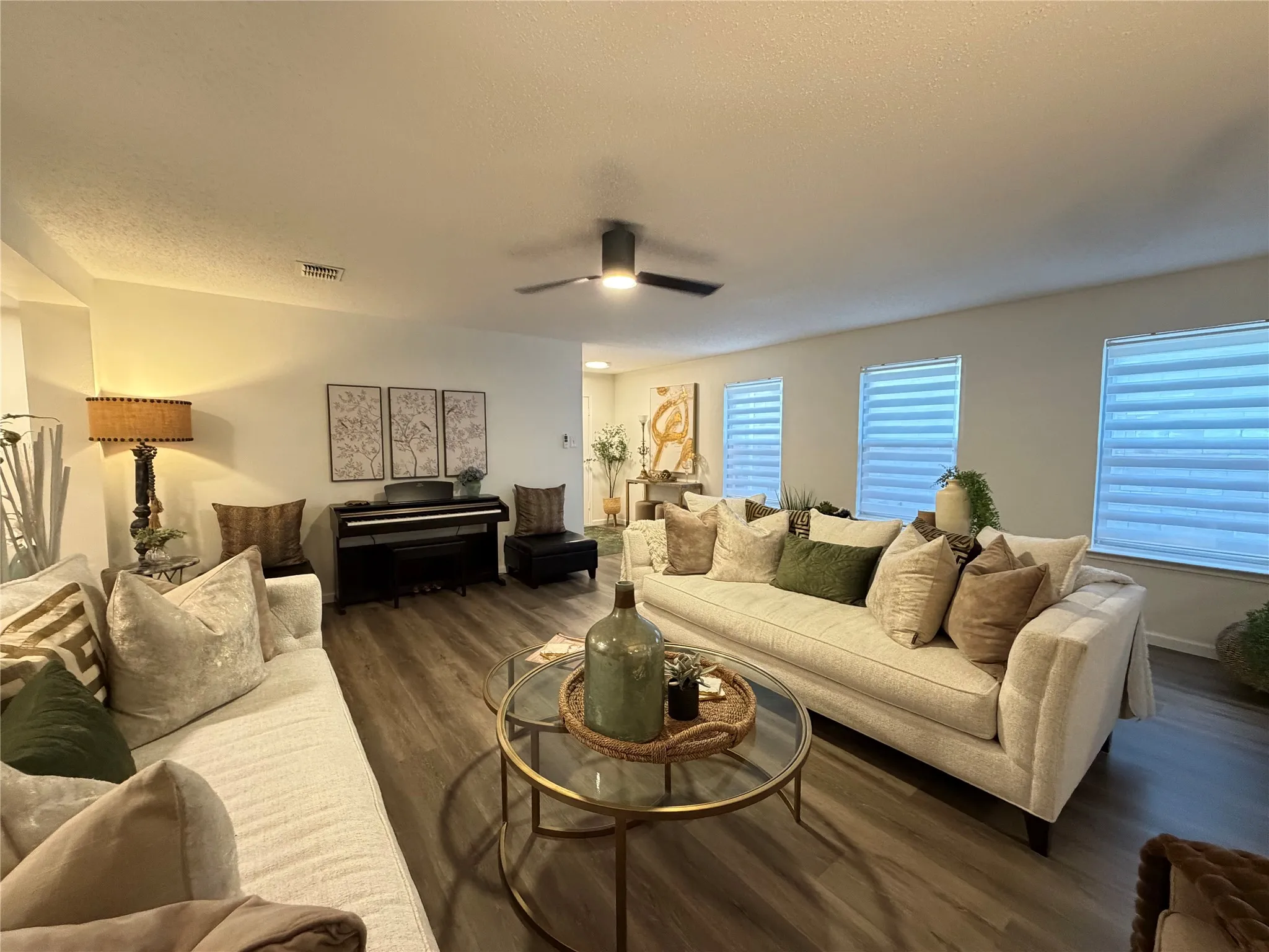 Single Family Residence For Sale in Denton County , 1632 Crown Point Drive, Little Elm, Texas 75036, 3 Bedroom, 2 Bathroom, 2 Garage spaces, 1,672 Sqft, built in 2004, mls#21253335, Real Estate Agent in Little Elm, Homes For Sale in Denton county, Homes For Sale in Little Elm, Realtor in Little Elm Texas, Real Estate Brokerage Independent Realty Texas, Luminita Cordes Realtor