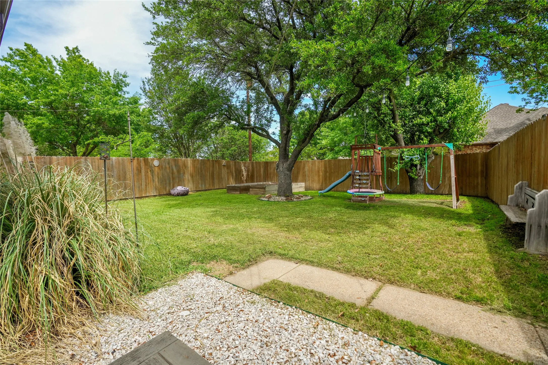 Single Family Residence For Sale in Dallas County , 6320 Leasa Court, Sachse, Texas 75048, 3 Bedroom, 2 Bathroom, 2 Garage spaces, 1,425 Sqft, built in 1985, Preowned, mls#21247603, Real Estate Agent in Sachse, Homes For Sale in Dallas county, Homes For Sale in Sachse, Realtor in Sachse Texas, Real Estate Brokerage Independent Realty Texas, Luminita Cordes Realtor