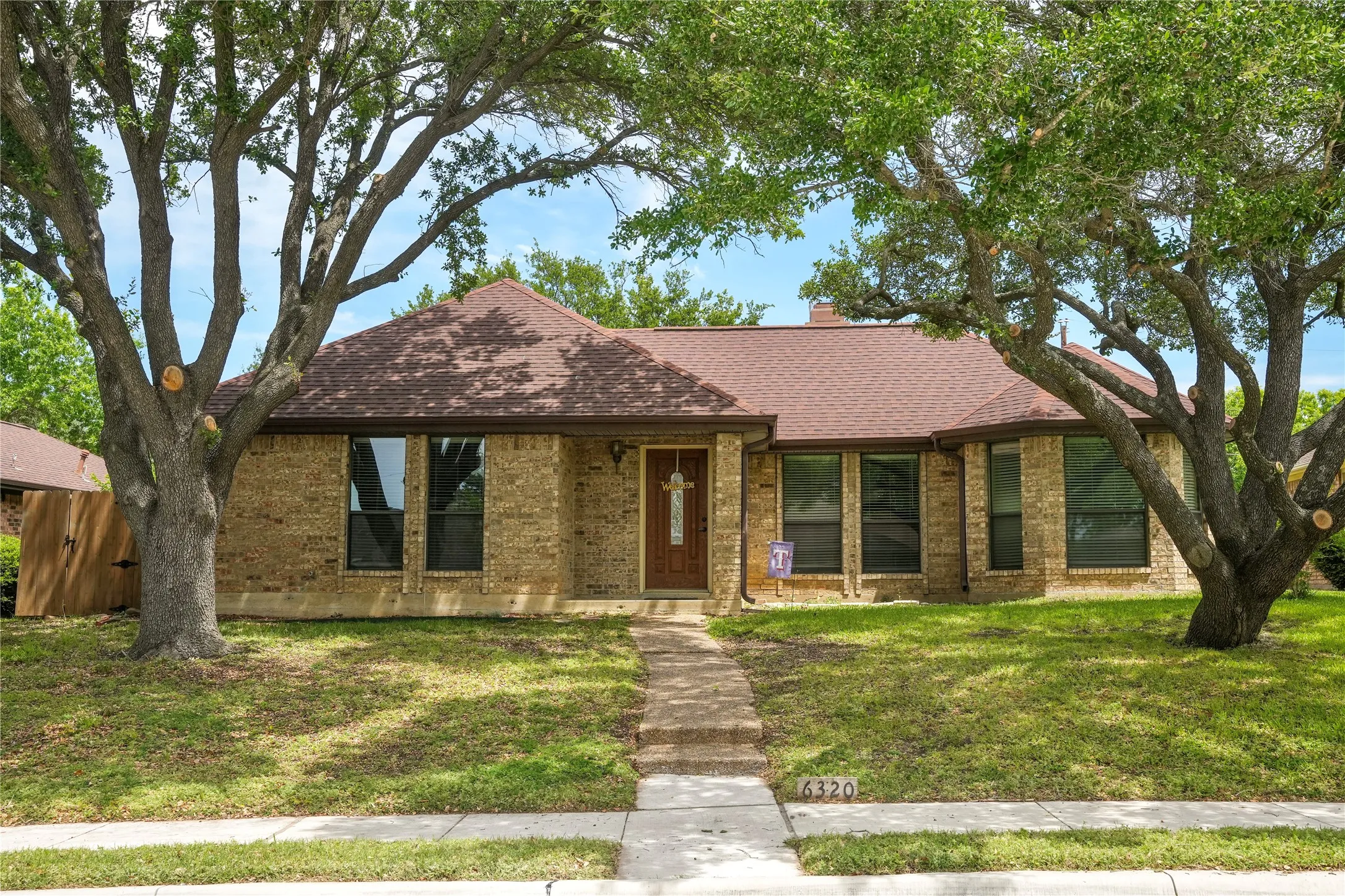 Single Family Residence For Sale in Dallas County , 6320 Leasa Court, Sachse, Texas 75048, 3 Bedroom, 2 Bathroom, 2 Garage spaces, 1,425 Sqft, built in 1985, Preowned, mls#21247603, Real Estate Agent in Sachse, Homes For Sale in Dallas county, Homes For Sale in Sachse, Realtor in Sachse Texas, Real Estate Brokerage Independent Realty Texas, Luminita Cordes Realtor