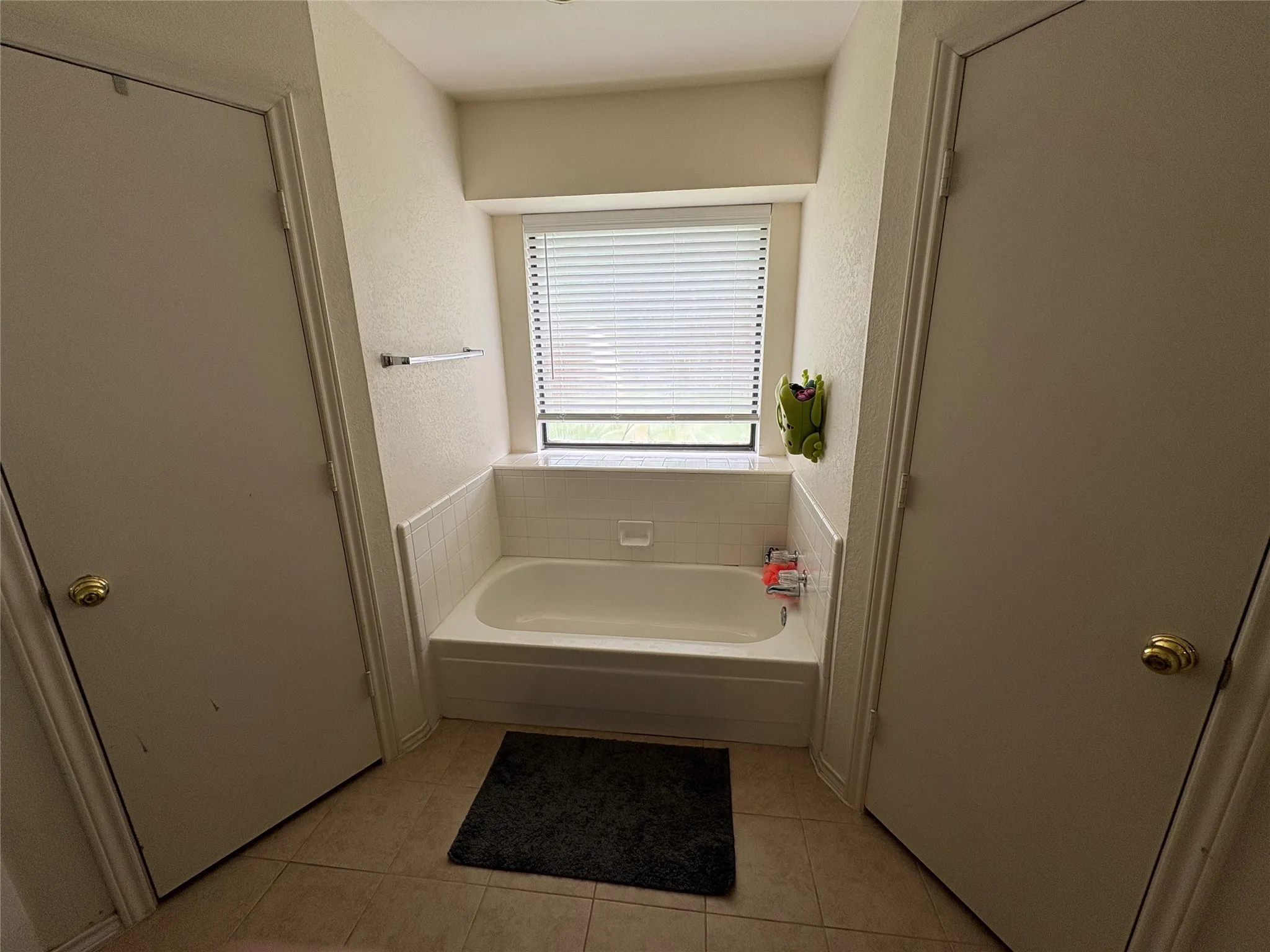 Single Family Residence For Sale in Dallas County , 6320 Leasa Court, Sachse, Texas 75048, 3 Bedroom, 2 Bathroom, 2 Garage spaces, 1,425 Sqft, built in 1985, Preowned, mls#21247603, Real Estate Agent in Sachse, Homes For Sale in Dallas county, Homes For Sale in Sachse, Realtor in Sachse Texas, Real Estate Brokerage Independent Realty Texas, Luminita Cordes Realtor