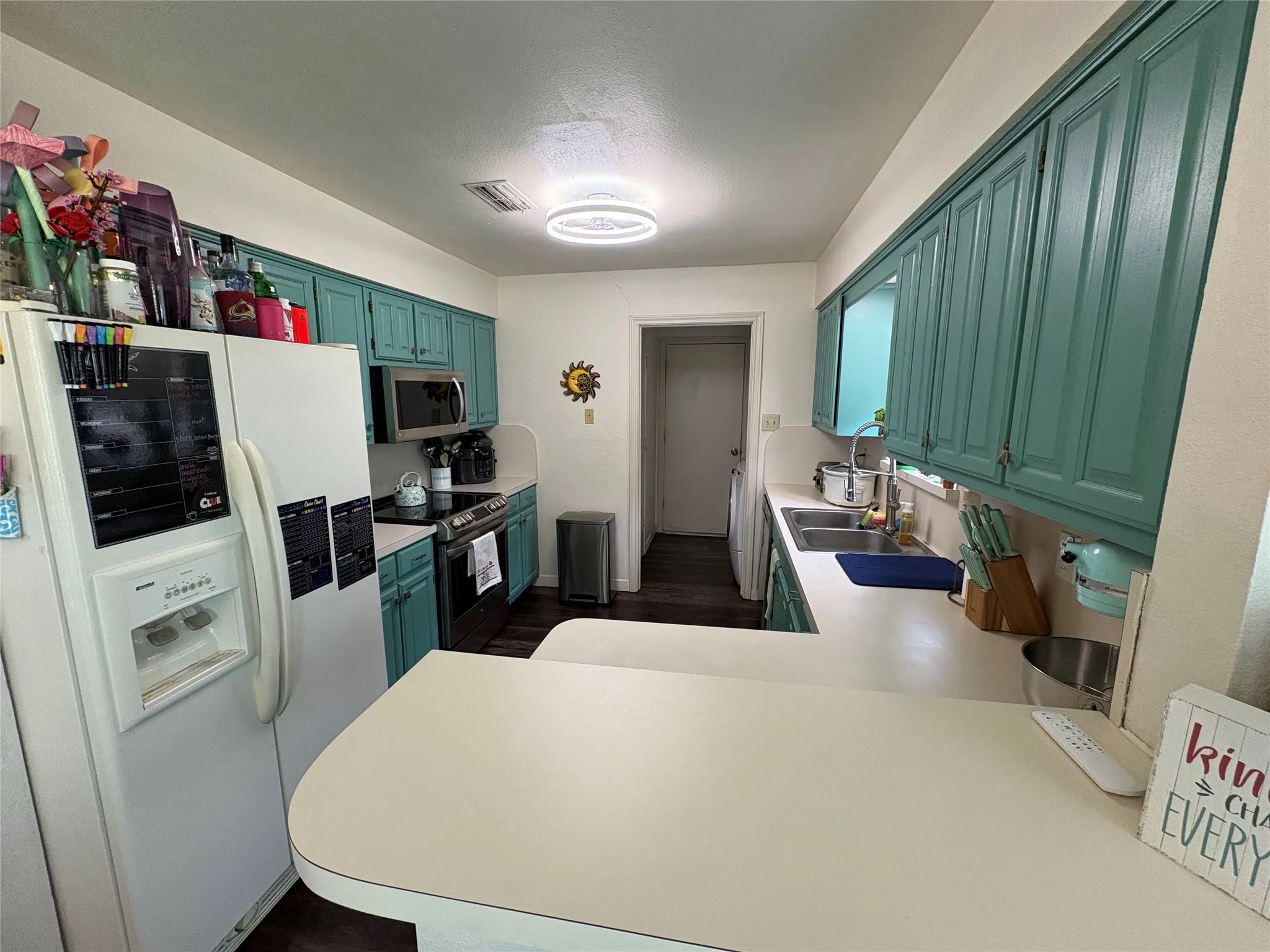 Single Family Residence For Sale in Dallas County , 6320 Leasa Court, Sachse, Texas 75048, 3 Bedroom, 2 Bathroom, 2 Garage spaces, 1,425 Sqft, built in 1985, Preowned, mls#21247603, Real Estate Agent in Sachse, Homes For Sale in Dallas county, Homes For Sale in Sachse, Realtor in Sachse Texas, Real Estate Brokerage Independent Realty Texas, Luminita Cordes Realtor