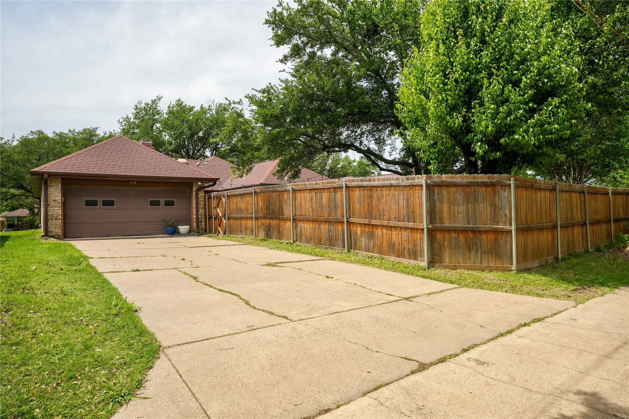 Single Family Residence For Sale in Dallas County , 6320 Leasa Court, Sachse, Texas 75048, 3 Bedroom, 2 Bathroom, 2 Garage spaces, 1,425 Sqft, built in 1985, Preowned, mls#21247603, Real Estate Agent in Sachse, Homes For Sale in Dallas county, Homes For Sale in Sachse, Realtor in Sachse Texas, Real Estate Brokerage Independent Realty Texas, Luminita Cordes Realtor