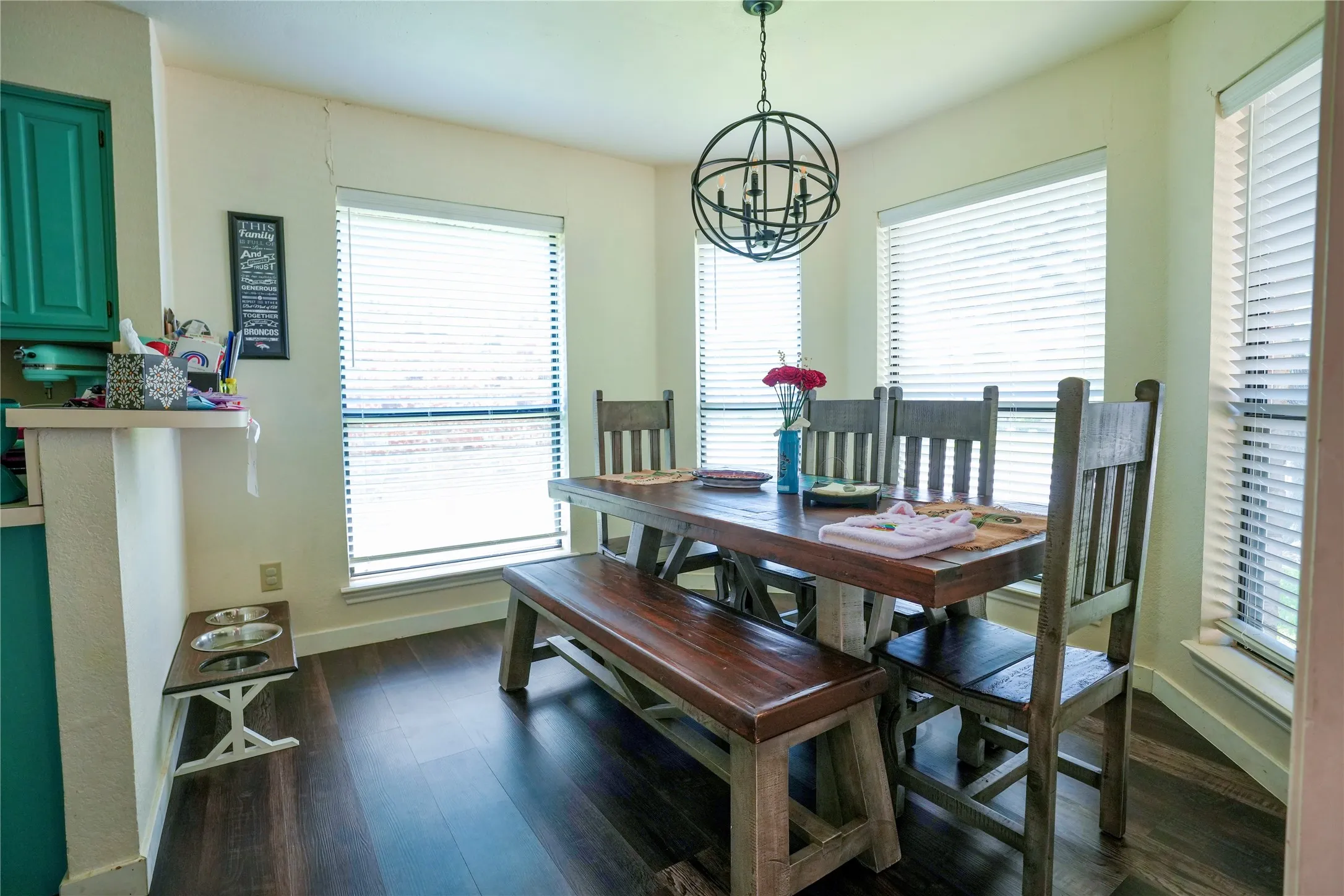 Single Family Residence For Sale in Dallas County , 6320 Leasa Court, Sachse, Texas 75048, 3 Bedroom, 2 Bathroom, 2 Garage spaces, 1,425 Sqft, built in 1985, Preowned, mls#21247603, Real Estate Agent in Sachse, Homes For Sale in Dallas county, Homes For Sale in Sachse, Realtor in Sachse Texas, Real Estate Brokerage Independent Realty Texas, Luminita Cordes Realtor