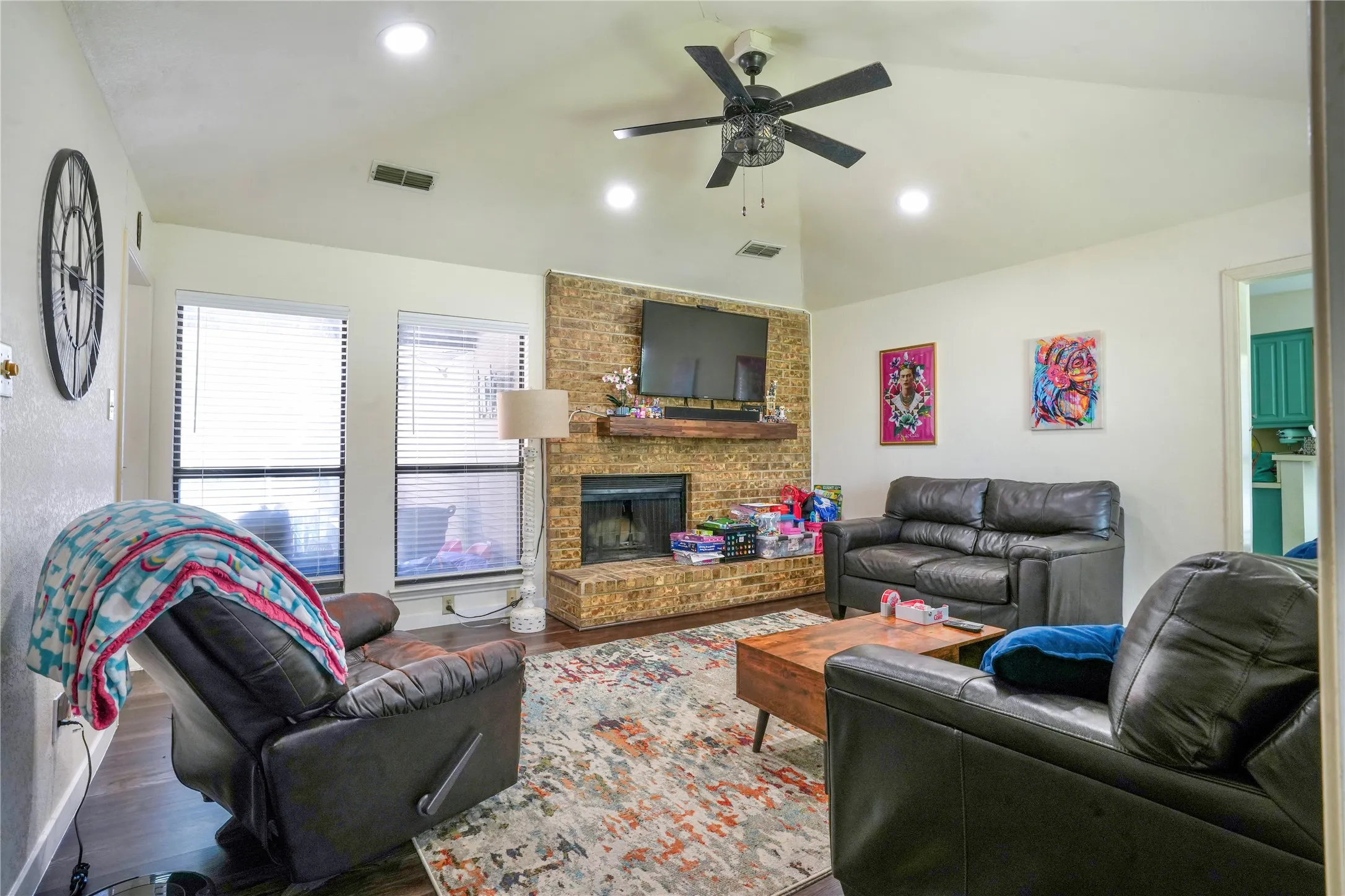 Single Family Residence For Sale in Dallas County , 6320 Leasa Court, Sachse, Texas 75048, 3 Bedroom, 2 Bathroom, 2 Garage spaces, 1,425 Sqft, built in 1985, Preowned, mls#21247603, Real Estate Agent in Sachse, Homes For Sale in Dallas county, Homes For Sale in Sachse, Realtor in Sachse Texas, Real Estate Brokerage Independent Realty Texas, Luminita Cordes Realtor