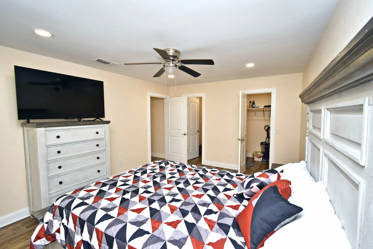 Farm For Sale in Wood County , 289 County Road 4192, Quitman, Texas 75783, 3 Bedrooms, 2 Bathrooms, 2 Garage spaces, 1,701 Sqft, built in 1992, Preowned, Price $695,000, mls#21250546, Real Estate Agent in Quitman, Homes For Sale in Wood county, Homes For Sale in Quitman, Realtor in Quitman Texas, Real Estate Brokerage Independent Realty Texas, Luminita Cordes Realtor