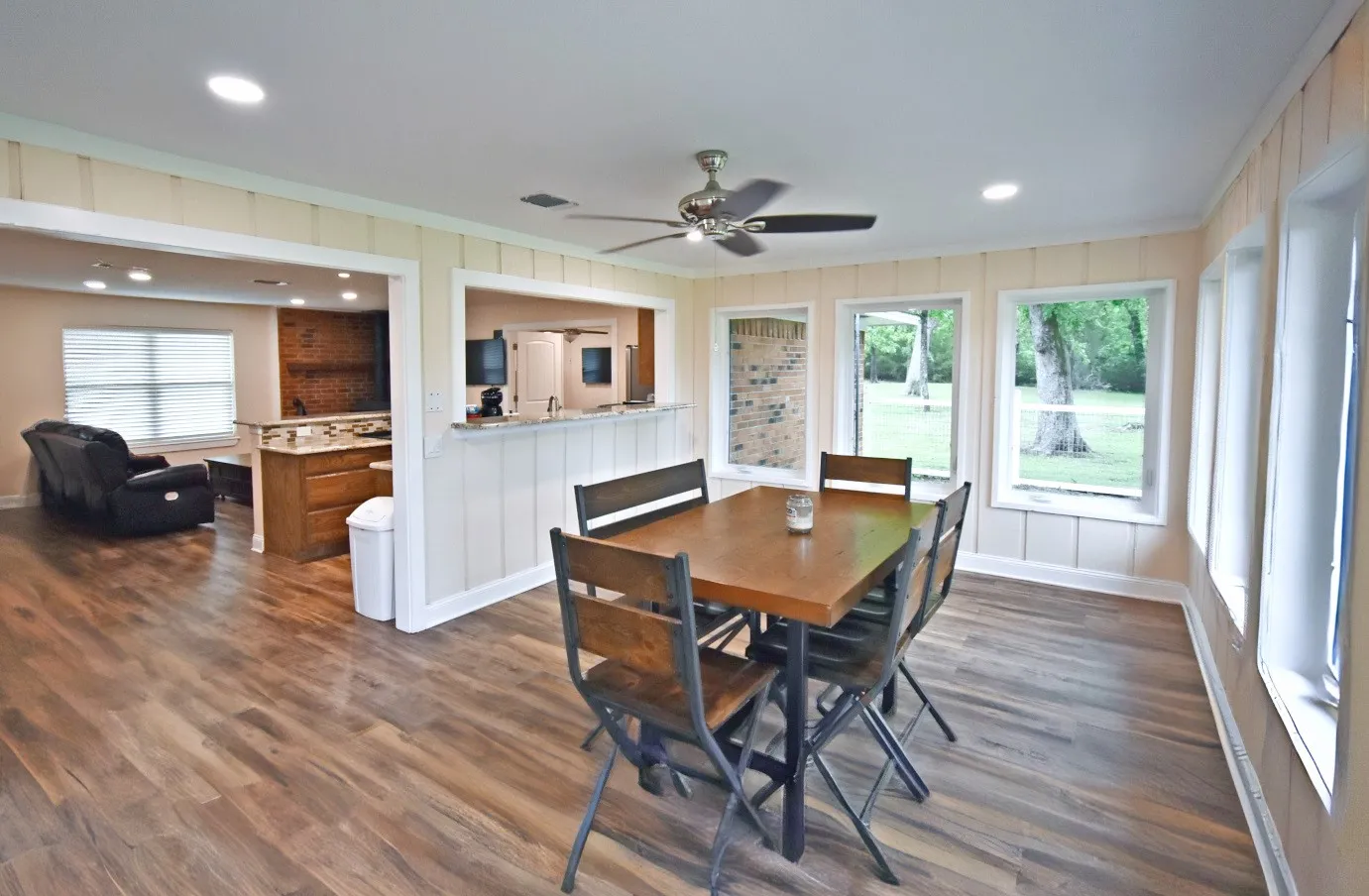 Farm For Sale in Wood County , 289 County Road 4192, Quitman, Texas 75783, 3 Bedrooms, 2 Bathrooms, 2 Garage spaces, 1,701 Sqft, built in 1992, Preowned, Price $695,000, mls#21250546, Real Estate Agent in Quitman, Homes For Sale in Wood county, Homes For Sale in Quitman, Realtor in Quitman Texas, Real Estate Brokerage Independent Realty Texas, Luminita Cordes Realtor