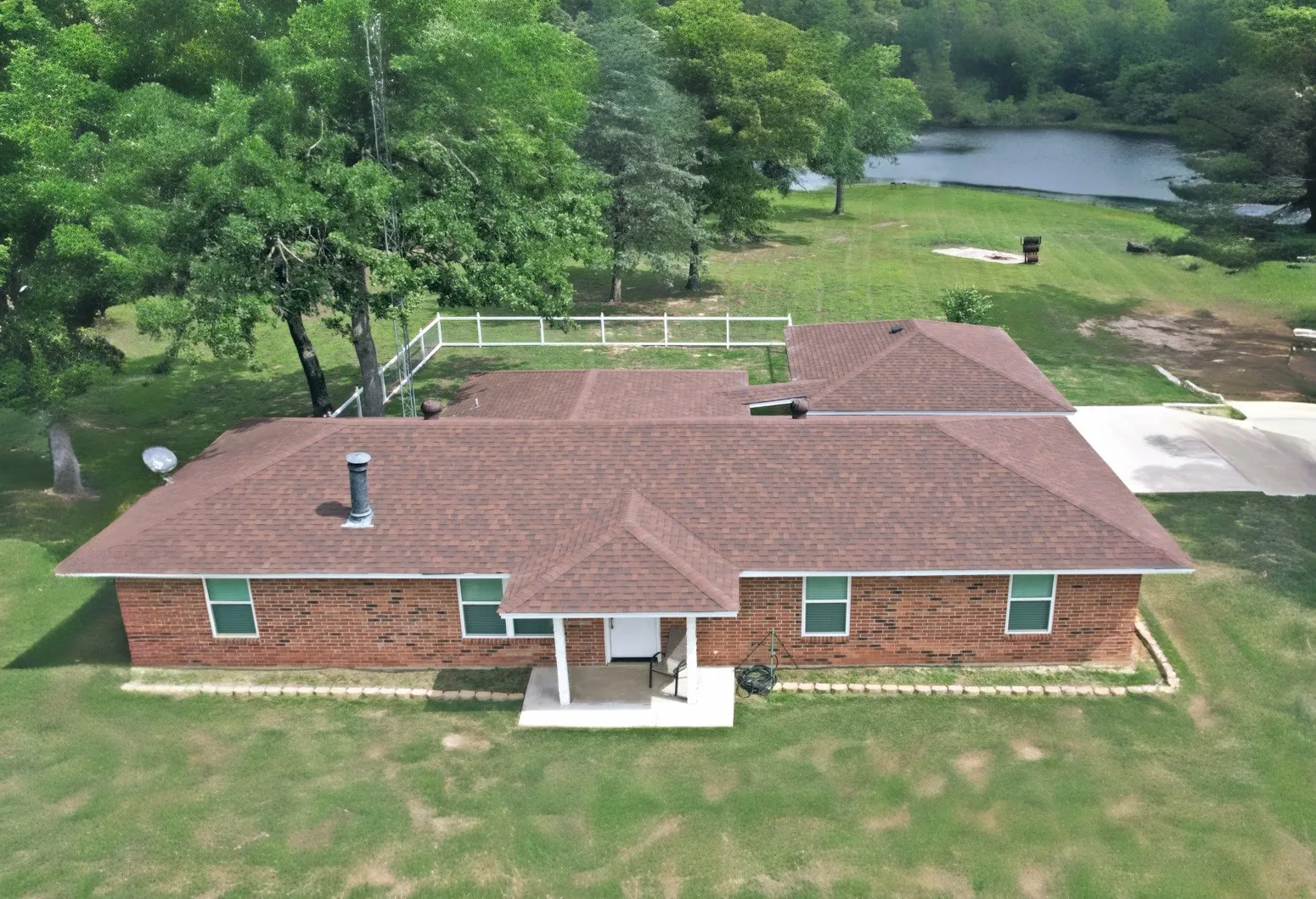Farm For Sale in Wood County , 289 County Road 4192, Quitman, Texas 75783, 3 Bedrooms, 2 Bathrooms, 2 Garage spaces, 1,701 Sqft, built in 1992, Preowned, Price $695,000, mls#21250546, Real Estate Agent in Quitman, Homes For Sale in Wood county, Homes For Sale in Quitman, Realtor in Quitman Texas, Real Estate Brokerage Independent Realty Texas, Luminita Cordes Realtor