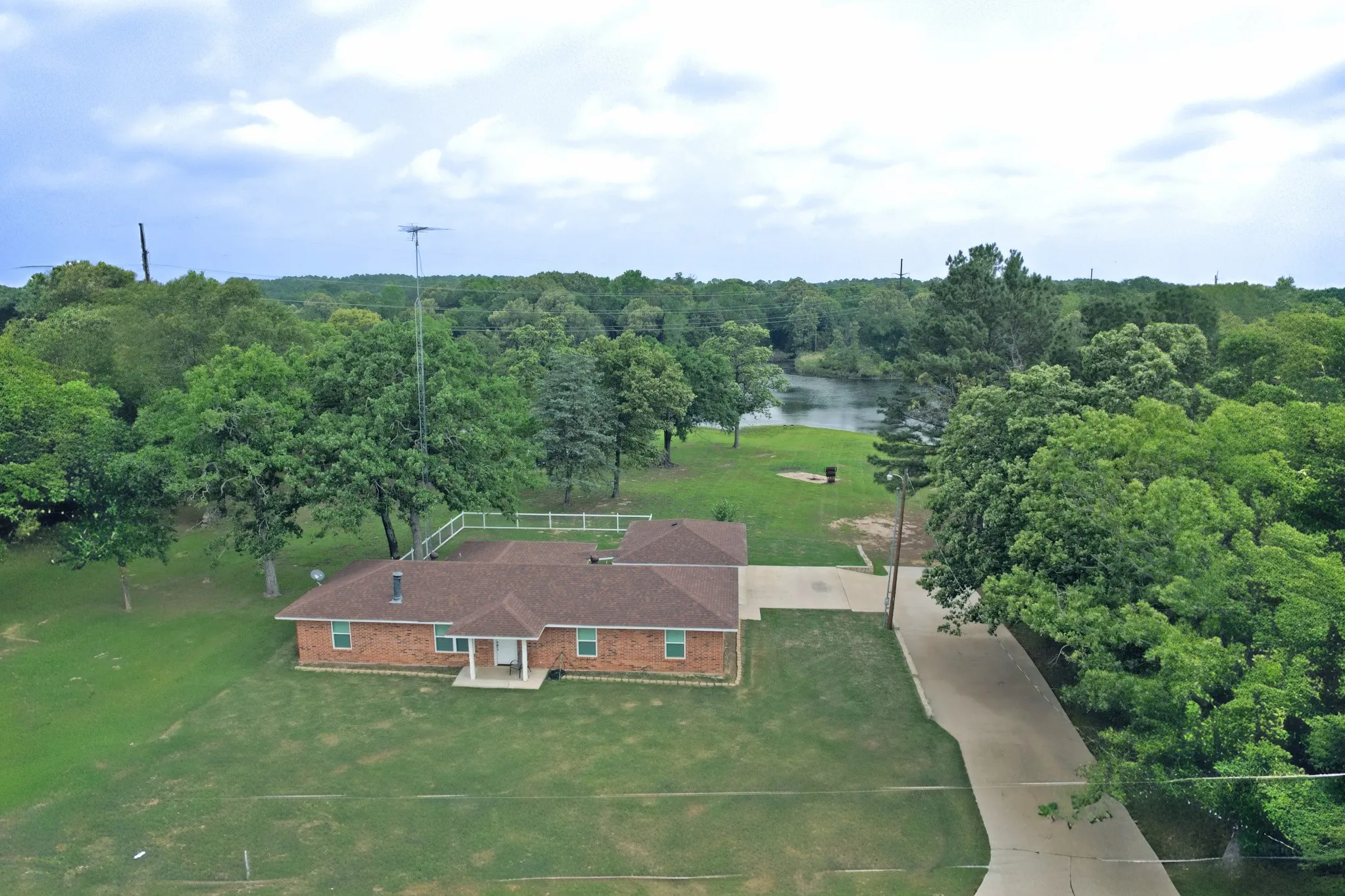 Farm For Sale in Wood County , 289 County Road 4192, Quitman, Texas 75783, 3 Bedrooms, 2 Bathrooms, 2 Garage spaces, 1,701 Sqft, built in 1992, Preowned, Price $695,000, mls#21250546, Real Estate Agent in Quitman, Homes For Sale in Wood county, Homes For Sale in Quitman, Realtor in Quitman Texas, Real Estate Brokerage Independent Realty Texas, Luminita Cordes Realtor