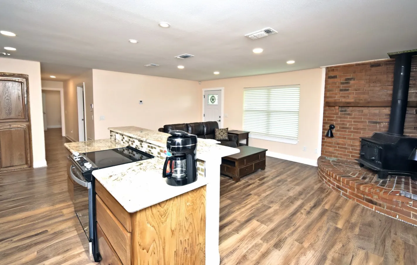 Farm For Sale in Wood County , 289 County Road 4192, Quitman, Texas 75783, 3 Bedrooms, 2 Bathrooms, 2 Garage spaces, 1,701 Sqft, built in 1992, Preowned, Price $695,000, mls#21250546, Real Estate Agent in Quitman, Homes For Sale in Wood county, Homes For Sale in Quitman, Realtor in Quitman Texas, Real Estate Brokerage Independent Realty Texas, Luminita Cordes Realtor