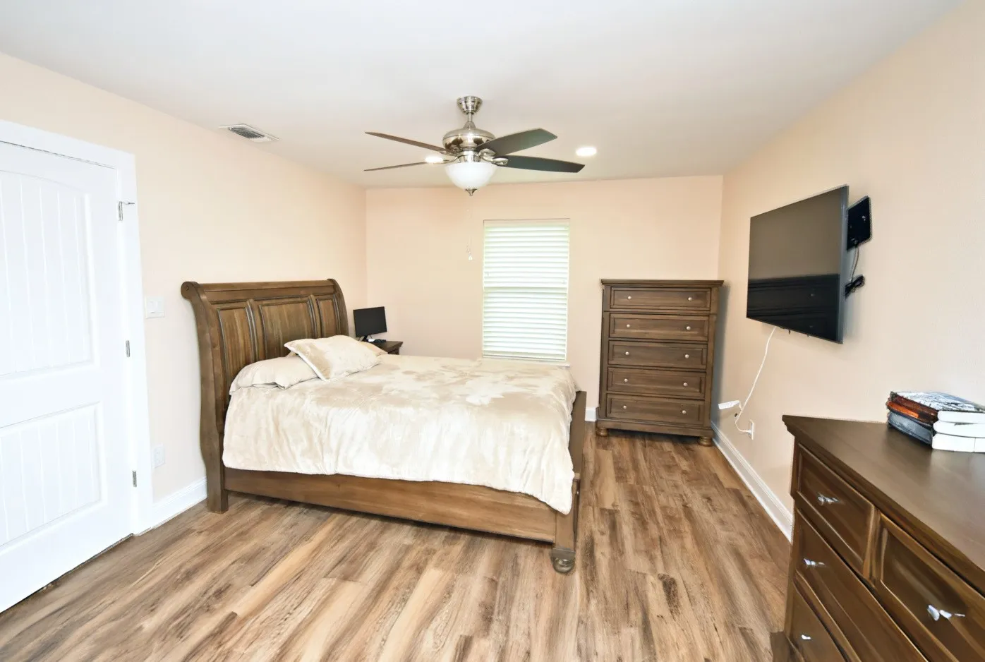 Farm For Sale in Wood County , 289 County Road 4192, Quitman, Texas 75783, 3 Bedrooms, 2 Bathrooms, 2 Garage spaces, 1,701 Sqft, built in 1992, Preowned, Price $695,000, mls#21250546, Real Estate Agent in Quitman, Homes For Sale in Wood county, Homes For Sale in Quitman, Realtor in Quitman Texas, Real Estate Brokerage Independent Realty Texas, Luminita Cordes Realtor