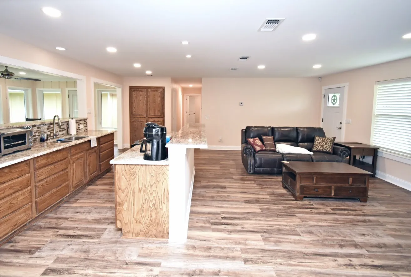 Farm For Sale in Wood County , 289 County Road 4192, Quitman, Texas 75783, 3 Bedrooms, 2 Bathrooms, 2 Garage spaces, 1,701 Sqft, built in 1992, Preowned, Price $695,000, mls#21250546, Real Estate Agent in Quitman, Homes For Sale in Wood county, Homes For Sale in Quitman, Realtor in Quitman Texas, Real Estate Brokerage Independent Realty Texas, Luminita Cordes Realtor