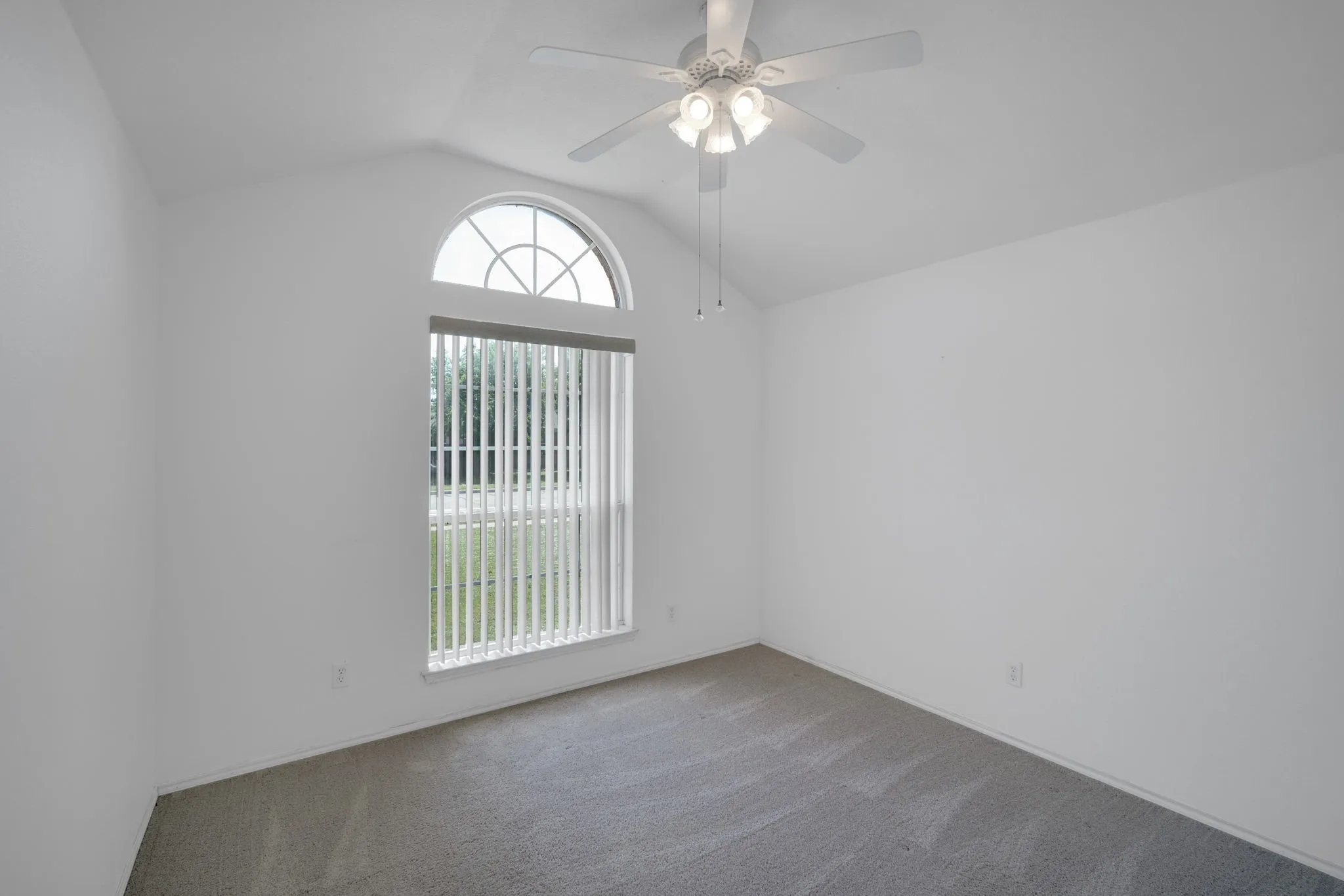 Single Family Residence For Sale in Johnson County , 1040 Vinewood Avenue, Burleson, Texas 76028, 3 Bedroom, 2 Bathroom, 2 Garage spaces, 1,613 Sqft, built in 2003, Preowned, mls#21252786, Real Estate Agent in Burleson, Homes For Sale in Johnson county, Homes For Sale in Burleson, Realtor in Burleson Texas, Real Estate Brokerage Independent Realty Texas, Luminita Cordes Realtor