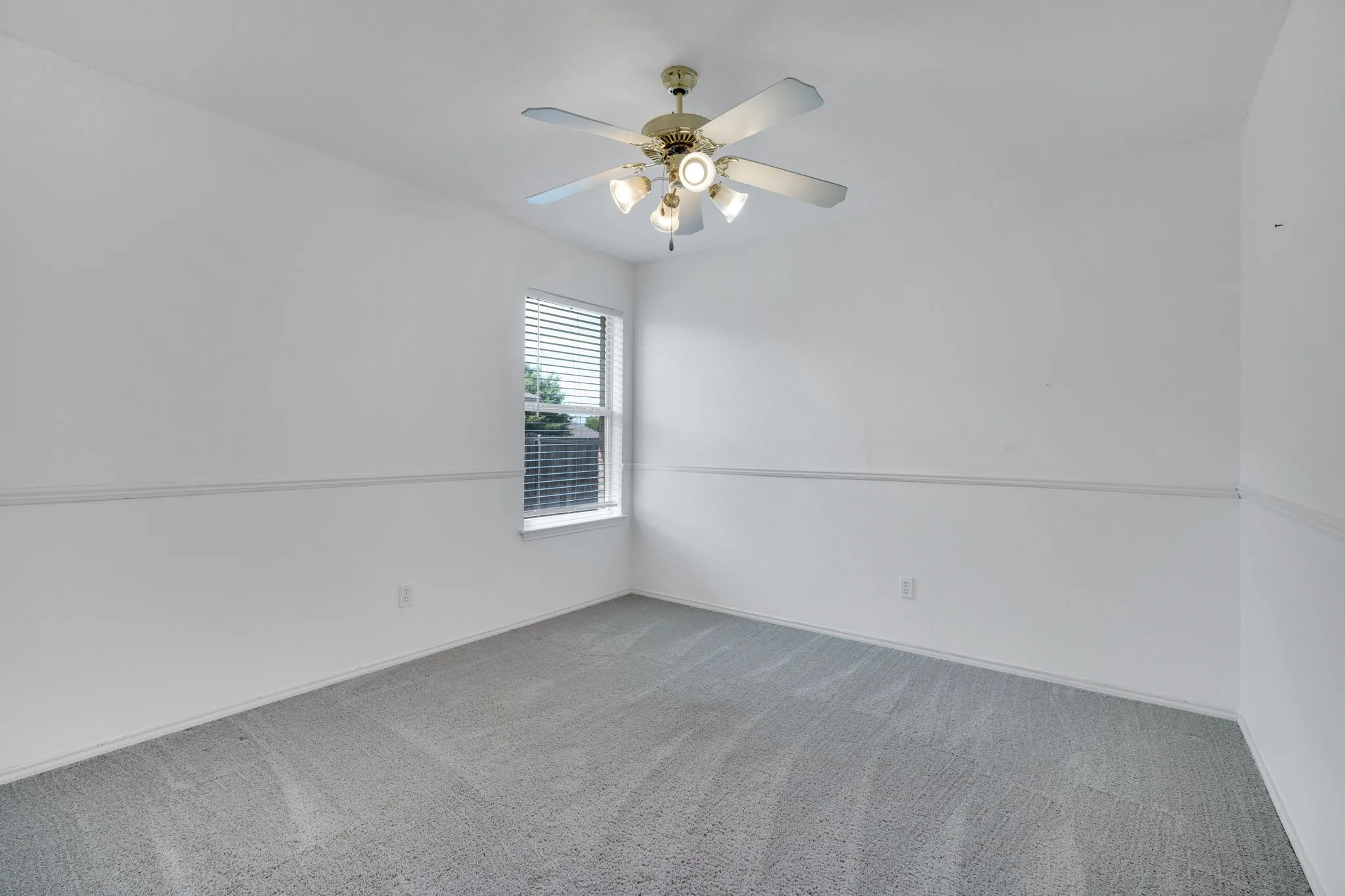 Single Family Residence For Sale in Johnson County , 1040 Vinewood Avenue, Burleson, Texas 76028, 3 Bedroom, 2 Bathroom, 2 Garage spaces, 1,613 Sqft, built in 2003, Preowned, mls#21252786, Real Estate Agent in Burleson, Homes For Sale in Johnson county, Homes For Sale in Burleson, Realtor in Burleson Texas, Real Estate Brokerage Independent Realty Texas, Luminita Cordes Realtor