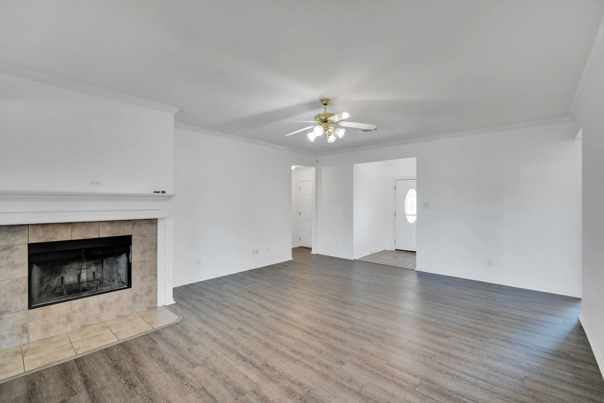 Single Family Residence For Sale in Johnson County , 1040 Vinewood Avenue, Burleson, Texas 76028, 3 Bedroom, 2 Bathroom, 2 Garage spaces, 1,613 Sqft, built in 2003, Preowned, mls#21252786, Real Estate Agent in Burleson, Homes For Sale in Johnson county, Homes For Sale in Burleson, Realtor in Burleson Texas, Real Estate Brokerage Independent Realty Texas, Luminita Cordes Realtor