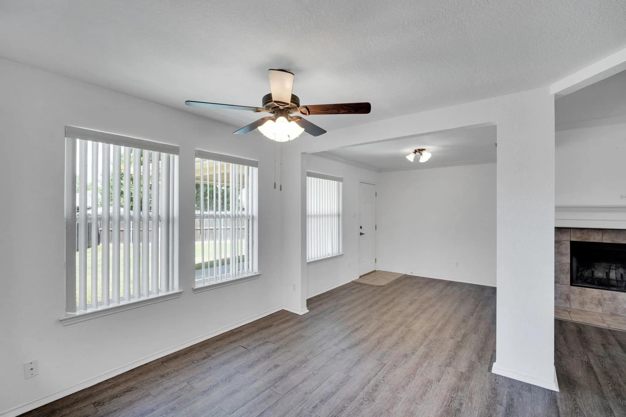 Single Family Residence For Sale in Johnson County , 1040 Vinewood Avenue, Burleson, Texas 76028, 3 Bedroom, 2 Bathroom, 2 Garage spaces, 1,613 Sqft, built in 2003, Preowned, mls#21252786, Real Estate Agent in Burleson, Homes For Sale in Johnson county, Homes For Sale in Burleson, Realtor in Burleson Texas, Real Estate Brokerage Independent Realty Texas, Luminita Cordes Realtor
