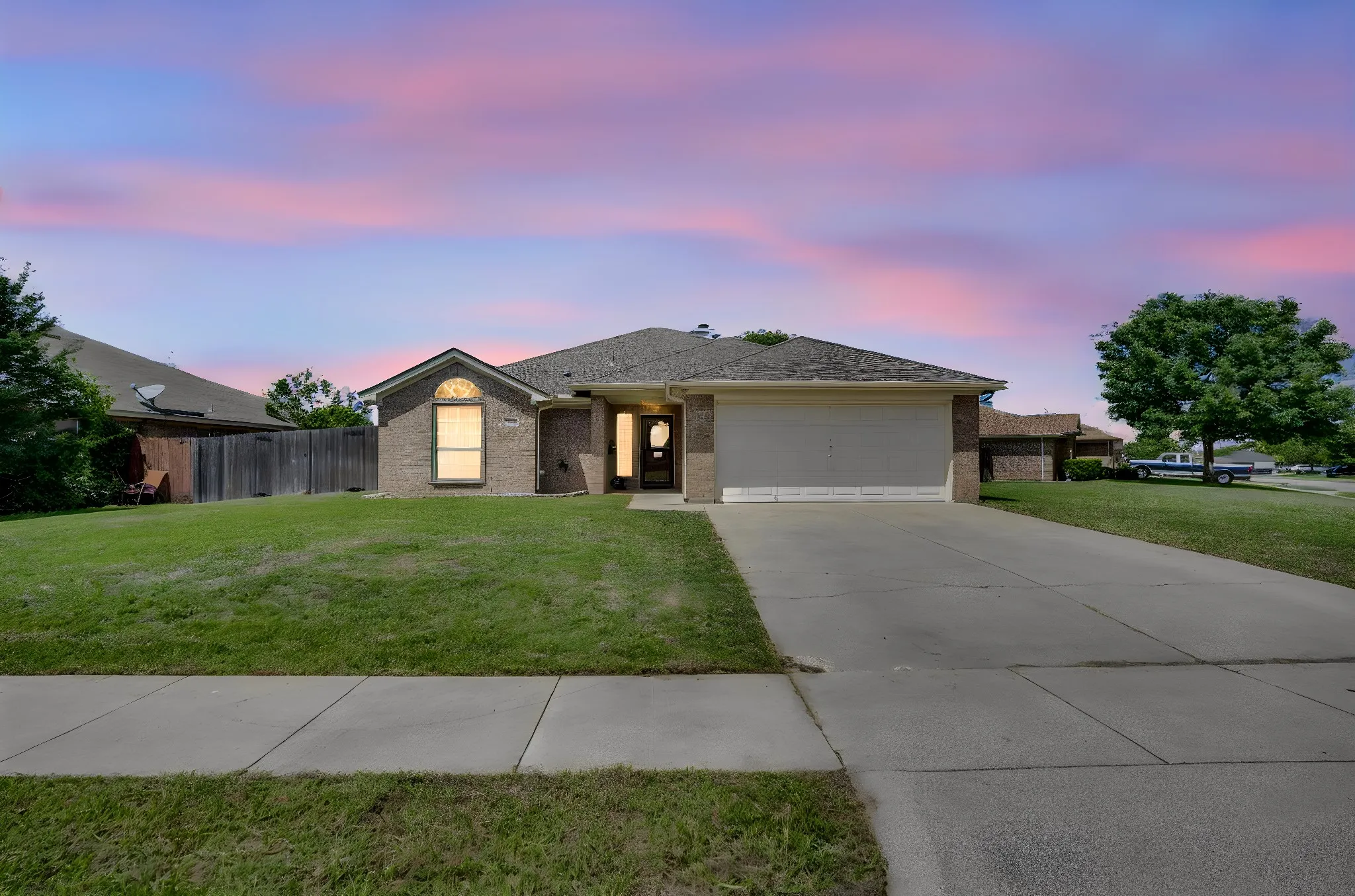 Single Family Residence For Sale in Johnson County , 1040 Vinewood Avenue, Burleson, Texas 76028, 3 Bedroom, 2 Bathroom, 2 Garage spaces, 1,613 Sqft, built in 2003, Preowned, mls#21252786, Real Estate Agent in Burleson, Homes For Sale in Johnson county, Homes For Sale in Burleson, Realtor in Burleson Texas, Real Estate Brokerage Independent Realty Texas, Luminita Cordes Realtor