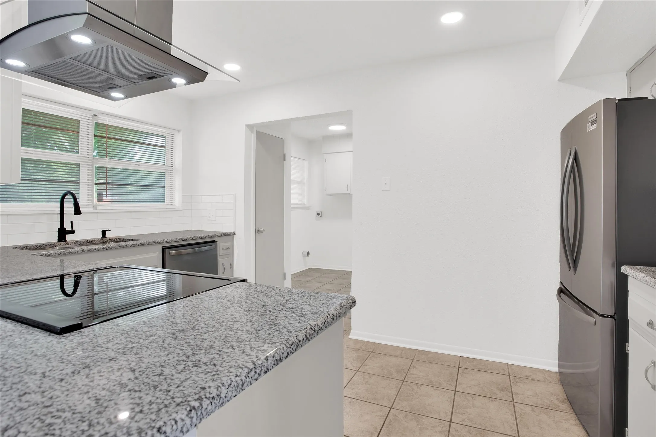 Single Family Residence For Sale in Grayson County , 800 Glen Key Street, Denison, Texas 75020, 3 Bedroom, 2 Bathroom, 2 Garage spaces, 1,717 Sqft, built in 1972, mls#21248486, Real Estate Agent in Denison, Homes For Sale in Grayson county, Homes For Sale in Denison, Realtor in Denison Texas, Real Estate Brokerage Independent Realty Texas, Luminita Cordes Realtor