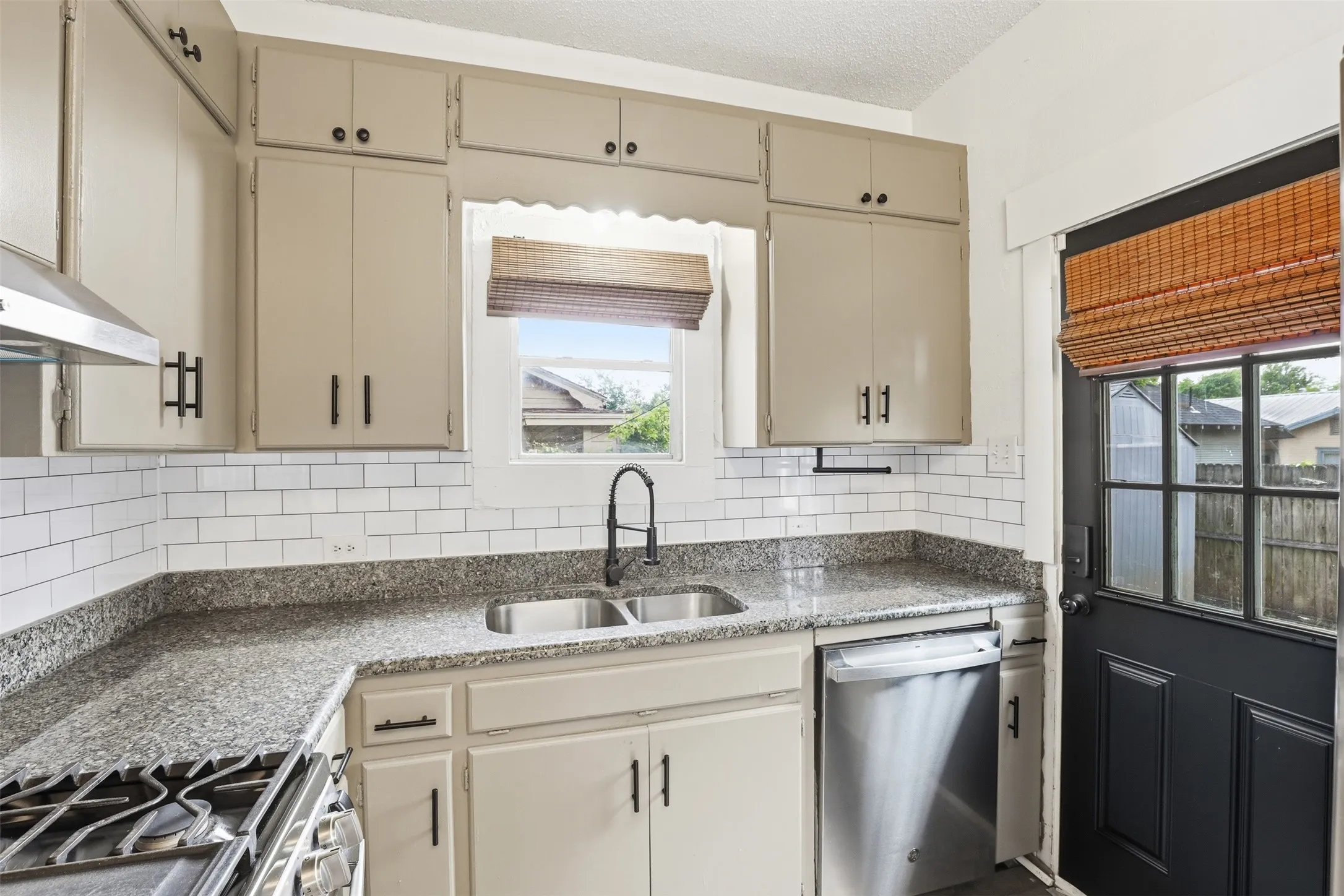 Single Family Residence For Sale in Johnson County , 206 S Pendell Avenue, Cleburne, Texas 76033, 2 Bedroom, 1 Bathroom, Garage spaces, 1,132 Sqft, built in 1940, Preowned, mls#21252024, Real Estate Agent in Cleburne, Homes For Sale in Johnson county, Homes For Sale in Cleburne, Realtor in Cleburne Texas, Real Estate Brokerage Independent Realty Texas, Luminita Cordes Realtor