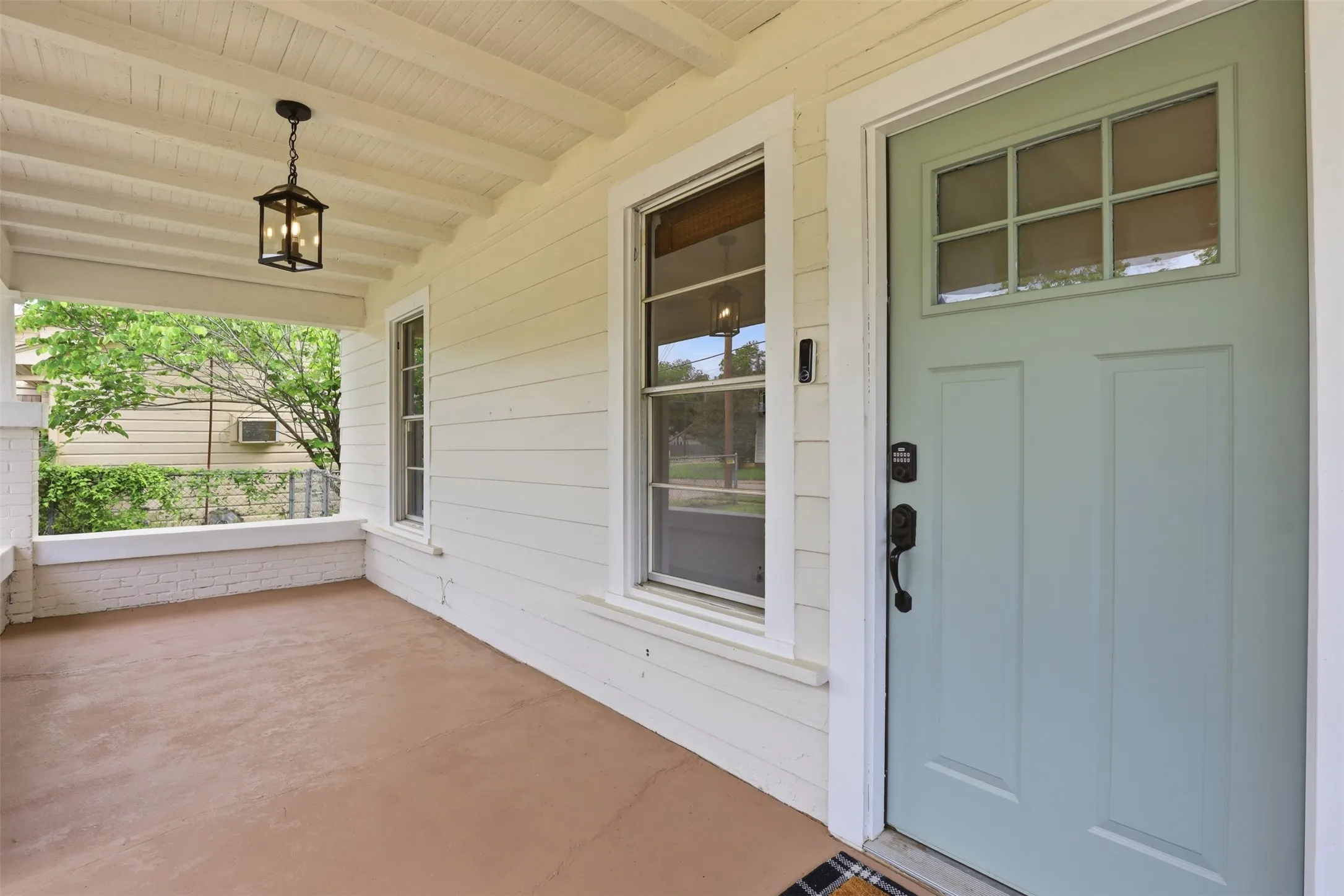 Single Family Residence For Sale in Johnson County , 206 S Pendell Avenue, Cleburne, Texas 76033, 2 Bedroom, 1 Bathroom, Garage spaces, 1,132 Sqft, built in 1940, Preowned, mls#21252024, Real Estate Agent in Cleburne, Homes For Sale in Johnson county, Homes For Sale in Cleburne, Realtor in Cleburne Texas, Real Estate Brokerage Independent Realty Texas, Luminita Cordes Realtor