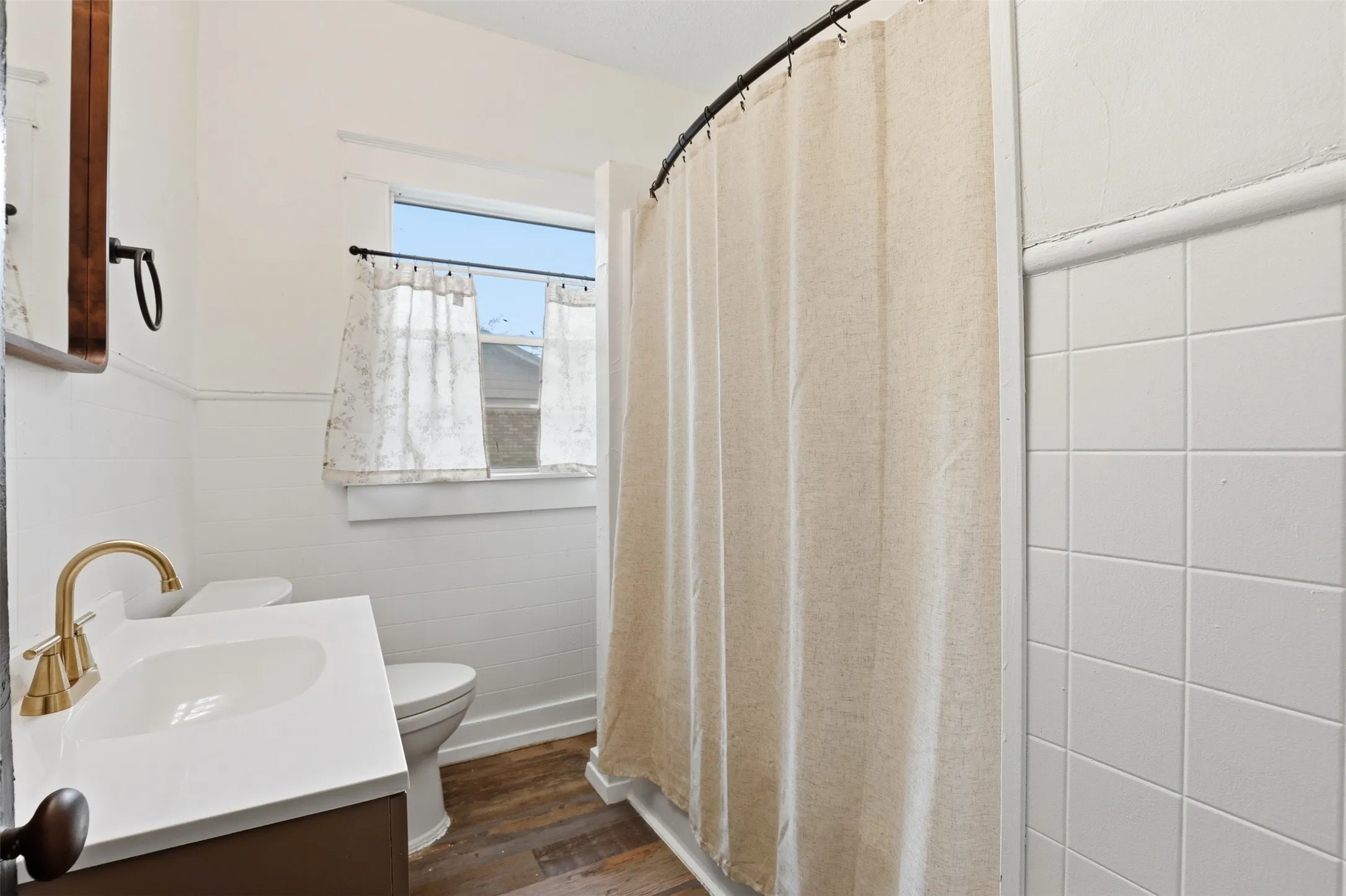 Single Family Residence For Sale in Johnson County , 206 S Pendell Avenue, Cleburne, Texas 76033, 2 Bedroom, 1 Bathroom, Garage spaces, 1,132 Sqft, built in 1940, Preowned, mls#21252024, Real Estate Agent in Cleburne, Homes For Sale in Johnson county, Homes For Sale in Cleburne, Realtor in Cleburne Texas, Real Estate Brokerage Independent Realty Texas, Luminita Cordes Realtor