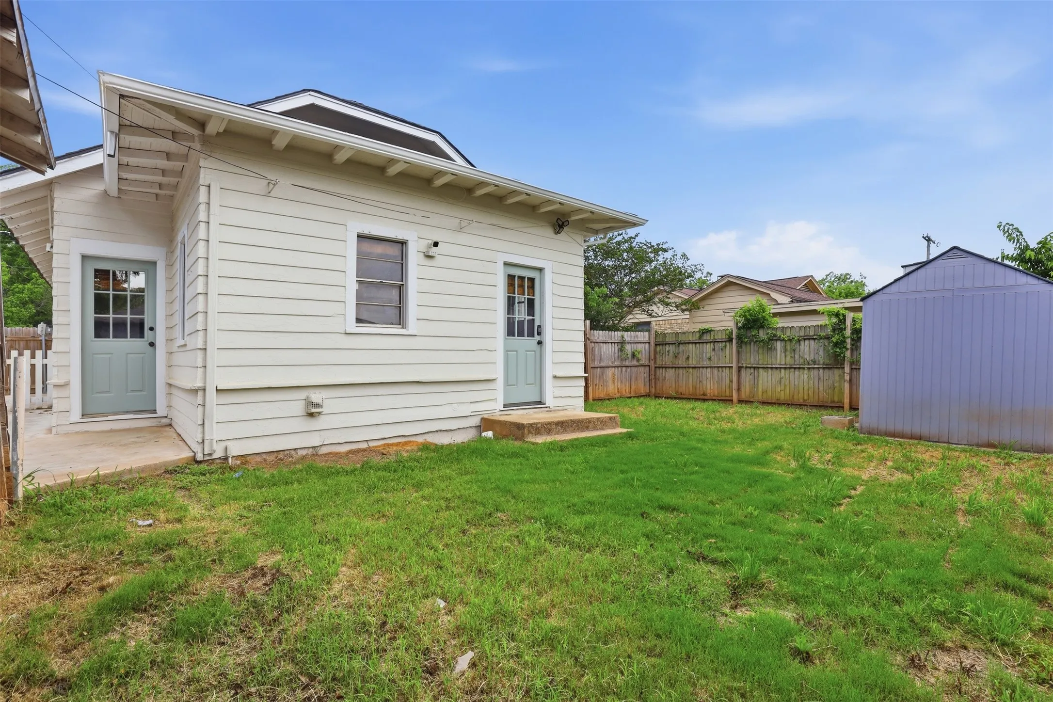 Single Family Residence For Sale in Johnson County , 206 S Pendell Avenue, Cleburne, Texas 76033, 2 Bedroom, 1 Bathroom, Garage spaces, 1,132 Sqft, built in 1940, Preowned, mls#21252024, Real Estate Agent in Cleburne, Homes For Sale in Johnson county, Homes For Sale in Cleburne, Realtor in Cleburne Texas, Real Estate Brokerage Independent Realty Texas, Luminita Cordes Realtor