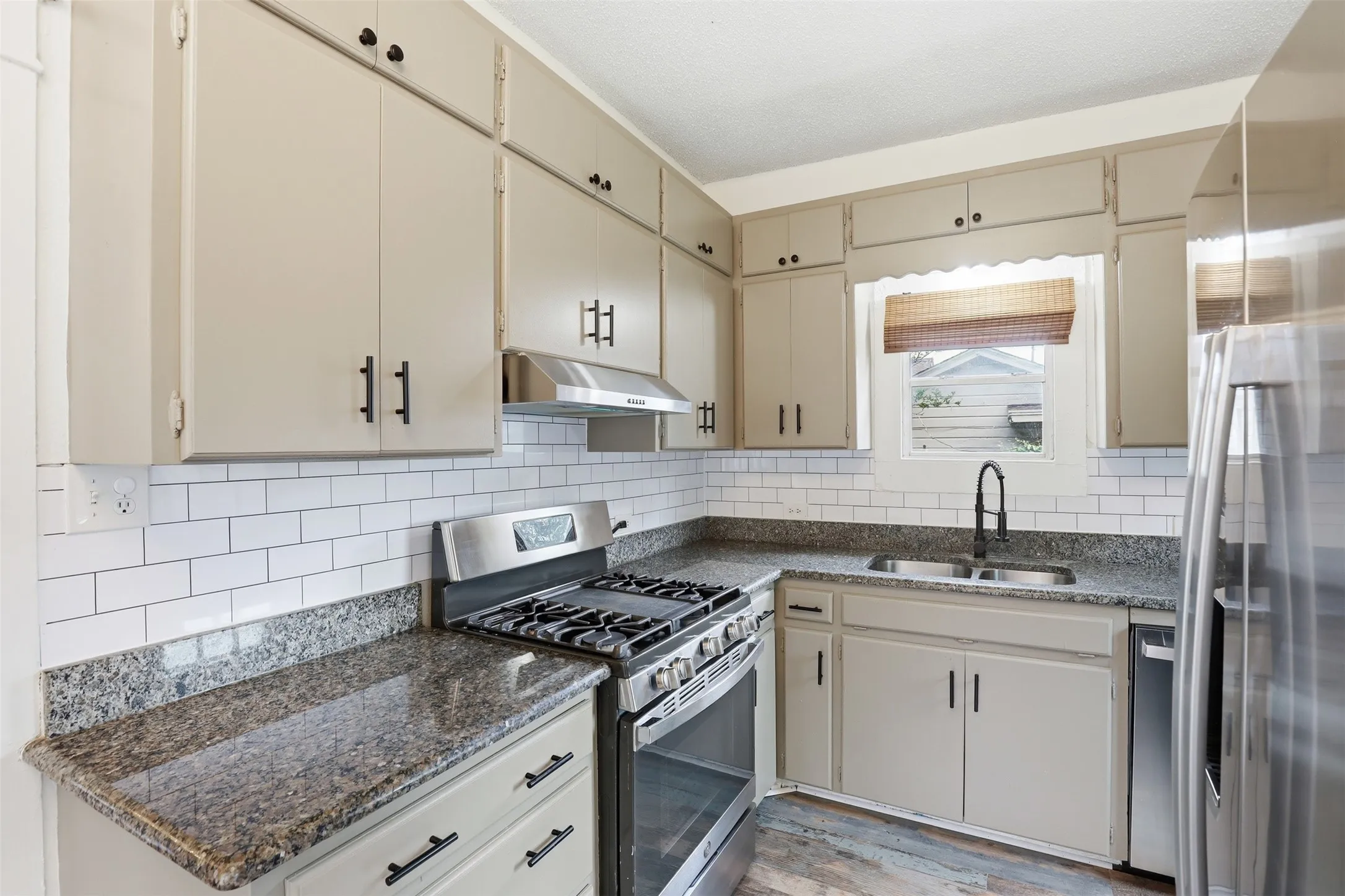 Single Family Residence For Sale in Johnson County , 206 S Pendell Avenue, Cleburne, Texas 76033, 2 Bedroom, 1 Bathroom, Garage spaces, 1,132 Sqft, built in 1940, Preowned, mls#21252024, Real Estate Agent in Cleburne, Homes For Sale in Johnson county, Homes For Sale in Cleburne, Realtor in Cleburne Texas, Real Estate Brokerage Independent Realty Texas, Luminita Cordes Realtor