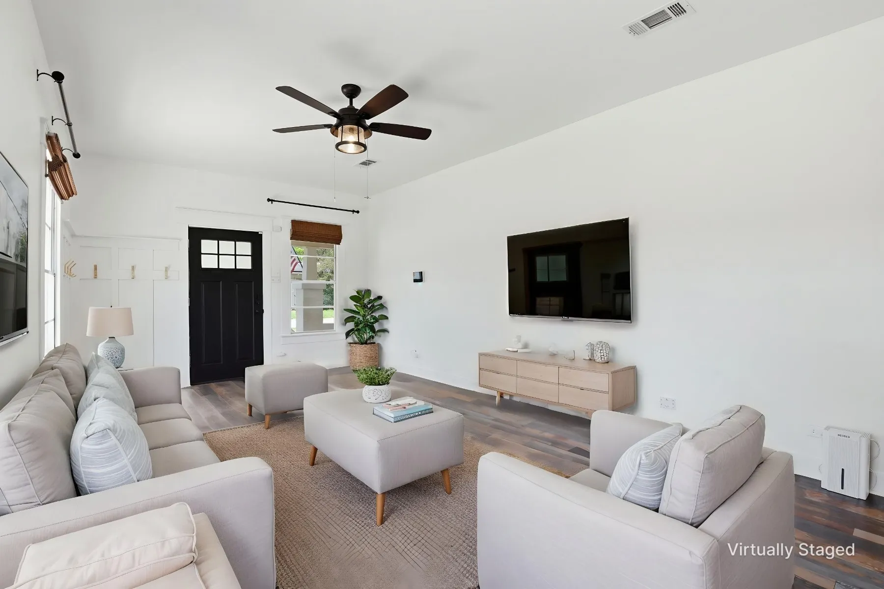 Single Family Residence For Sale in Johnson County , 206 S Pendell Avenue, Cleburne, Texas 76033, 2 Bedroom, 1 Bathroom, Garage spaces, 1,132 Sqft, built in 1940, Preowned, mls#21252024, Real Estate Agent in Cleburne, Homes For Sale in Johnson county, Homes For Sale in Cleburne, Realtor in Cleburne Texas, Real Estate Brokerage Independent Realty Texas, Luminita Cordes Realtor