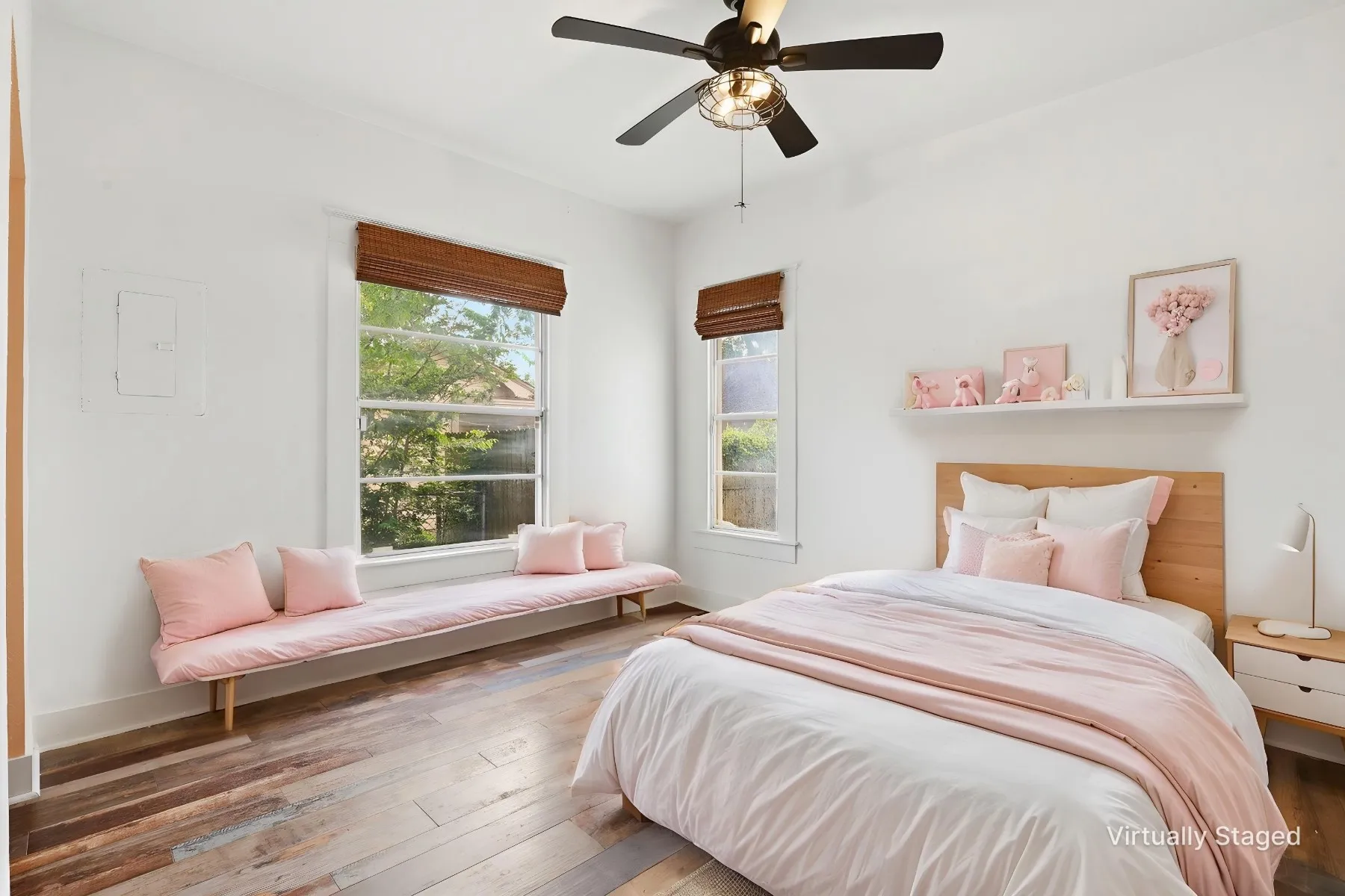 Single Family Residence For Sale in Johnson County , 206 S Pendell Avenue, Cleburne, Texas 76033, 2 Bedroom, 1 Bathroom, Garage spaces, 1,132 Sqft, built in 1940, Preowned, mls#21252024, Real Estate Agent in Cleburne, Homes For Sale in Johnson county, Homes For Sale in Cleburne, Realtor in Cleburne Texas, Real Estate Brokerage Independent Realty Texas, Luminita Cordes Realtor