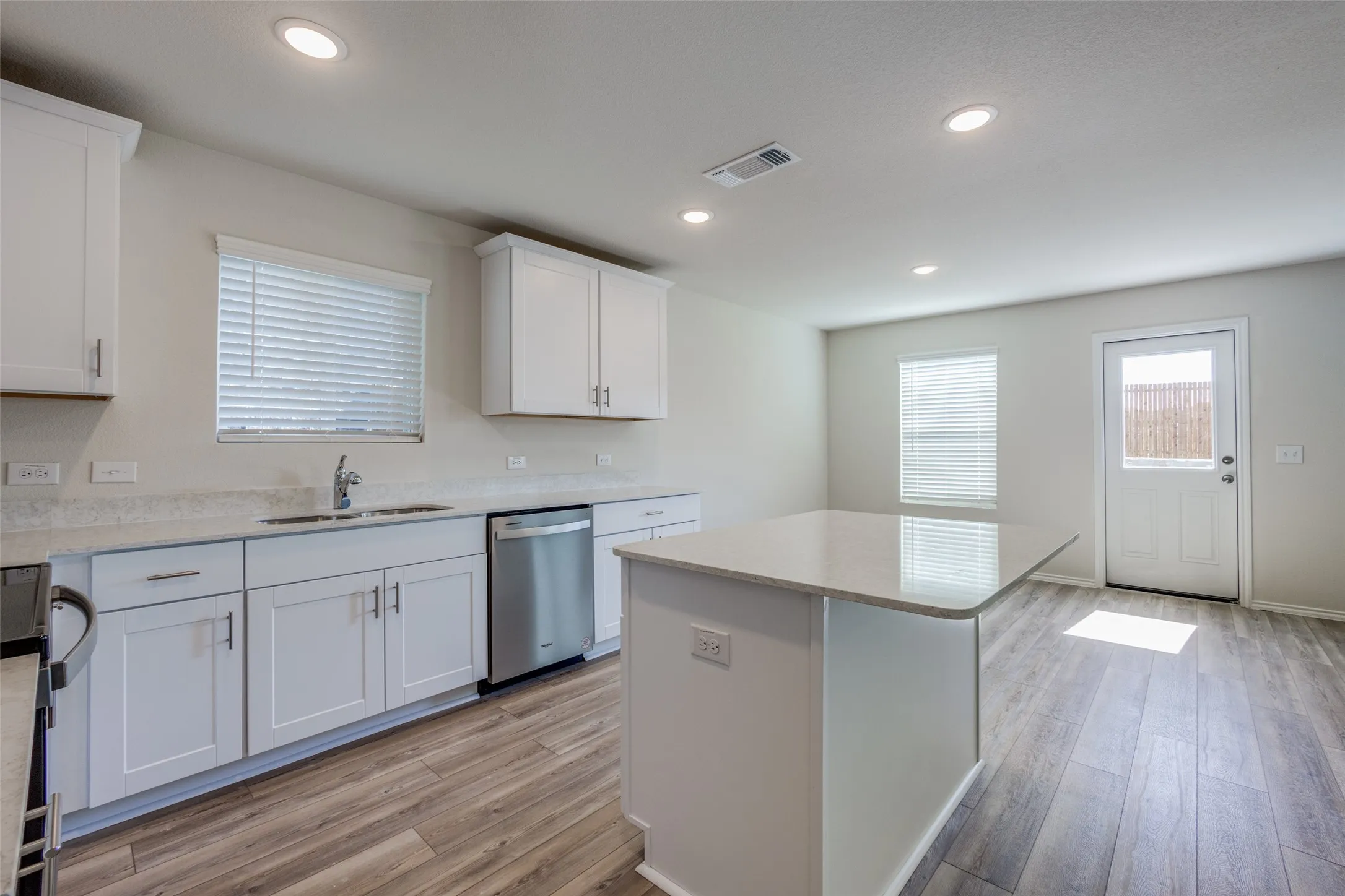 Single Family Residence For Sale in Collin County , 877 Table Rock Street, Princeton, Texas 75407, 4 Bedroom, 3 Bathroom, 2 Garage spaces, 2,419 Sqft, built in 2023, Preowned, mls#21242183, Real Estate Agent in Princeton, Homes For Sale in Collin county, Homes For Sale in Princeton, Realtor in Princeton Texas, Real Estate Brokerage Independent Realty Texas, Luminita Cordes Realtor