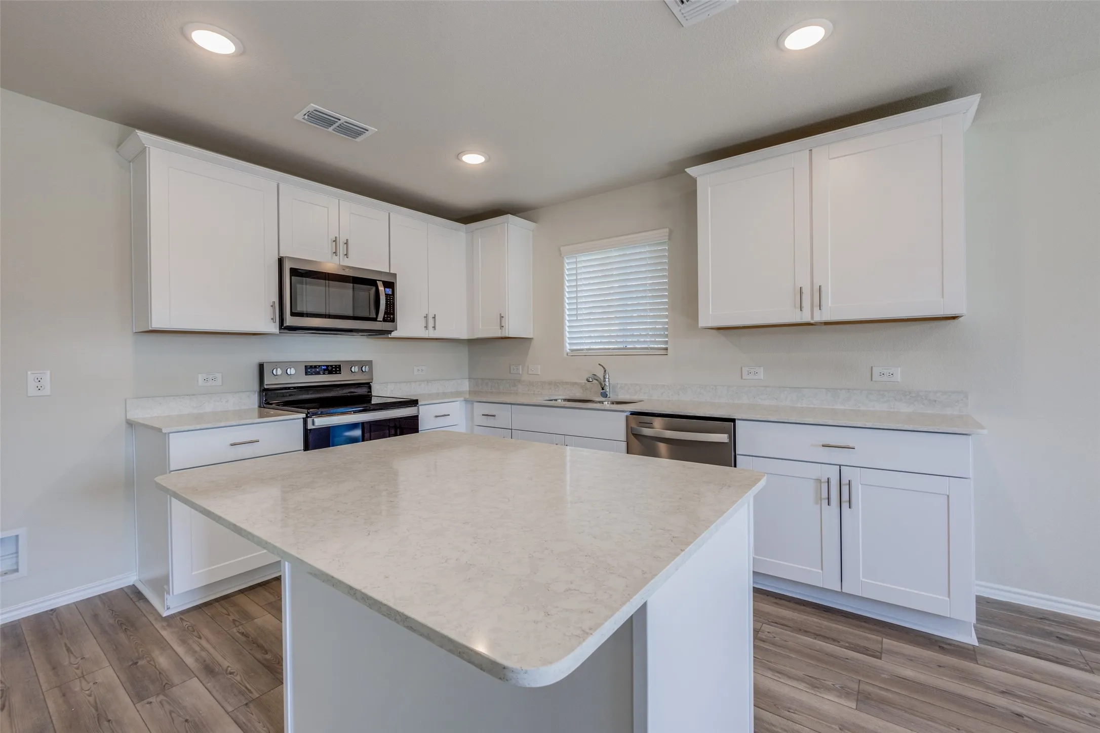 Single Family Residence For Sale in Collin County , 877 Table Rock Street, Princeton, Texas 75407, 4 Bedroom, 3 Bathroom, 2 Garage spaces, 2,419 Sqft, built in 2023, Preowned, mls#21242183, Real Estate Agent in Princeton, Homes For Sale in Collin county, Homes For Sale in Princeton, Realtor in Princeton Texas, Real Estate Brokerage Independent Realty Texas, Luminita Cordes Realtor