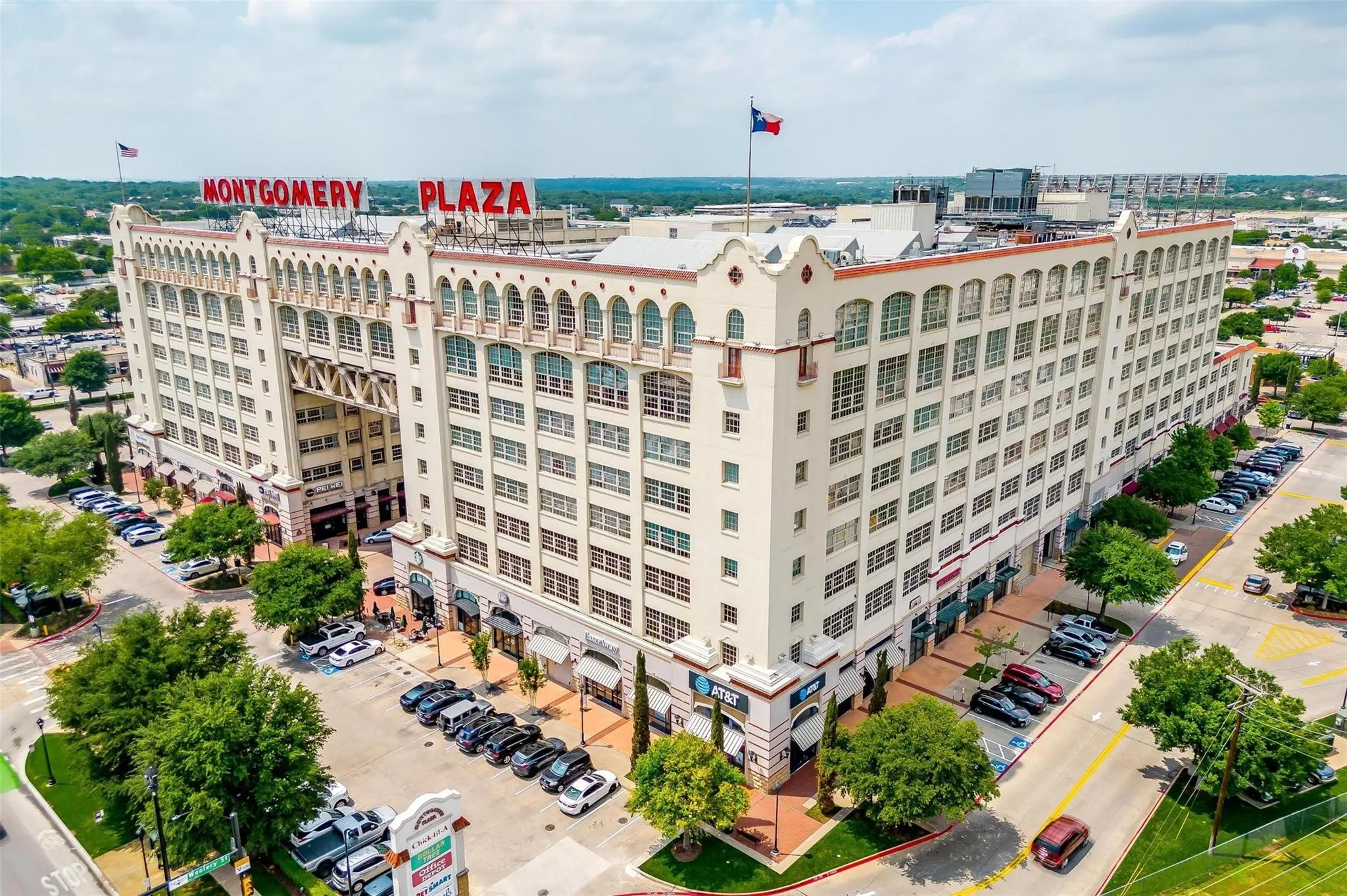 Condominium For Rent in Tarrant County , 2600 W 7th Street 1507, Fort Worth, Texas 76107, 2 Bedroom, 2 Bathroom, 2 Garage spaces, 1,263 Sqft, built in 1928, Preowned, Price $2,700, mls#21245190, Real Estate Agent in Fort Worth, Homes For Rent in Tarrant county, Homes For Rent in Fort Worth, Realtor in Fort Worth Texas, Real Estate Brokerage Independent Realty Texas, Luminita Cordes Realtor