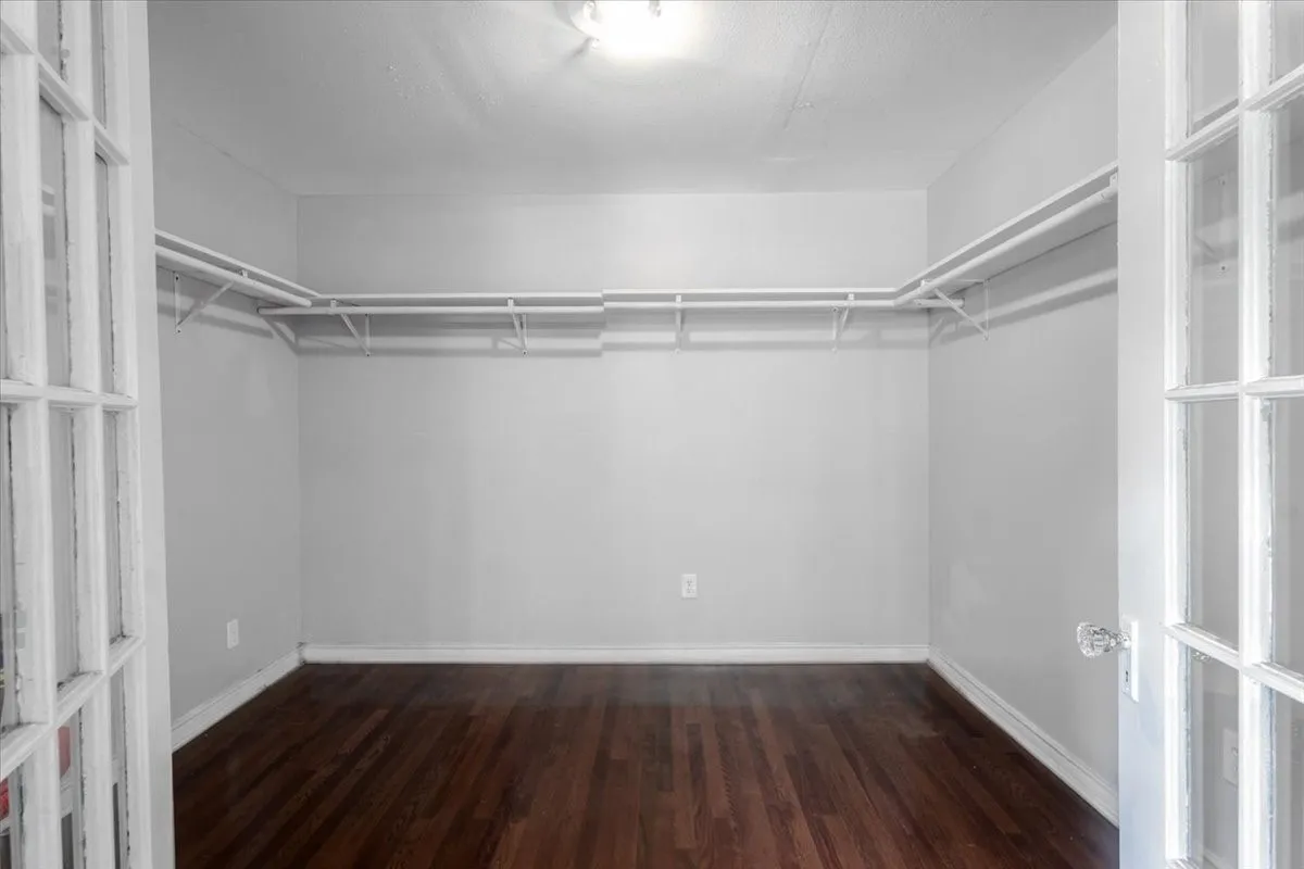 Walk-in to Primary Suite