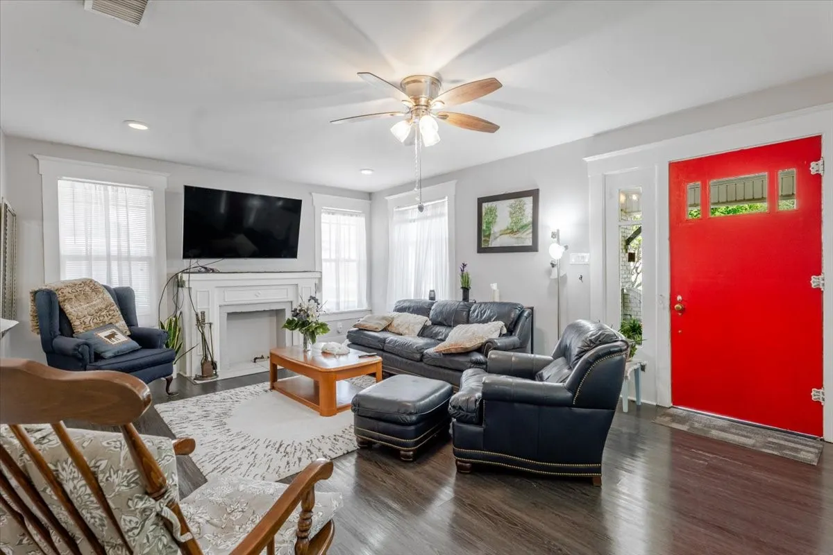 Single Family Residence For Sale in Palo Pinto County , 1101 N Oak Avenue, Mineral Wells, Texas 76067, 3 Bedrooms, 2 Bathrooms, Garage spaces, 2,120 Sqft, built in 1924, Preowned, Price $225,000, mls#21253104, Real Estate Agent in Mineral Wells, Homes For Sale in Palo Pinto county, Homes For Sale in Mineral Wells, Realtor in Mineral Wells Texas, Real Estate Brokerage Independent Realty Texas, Luminita Cordes Realtor