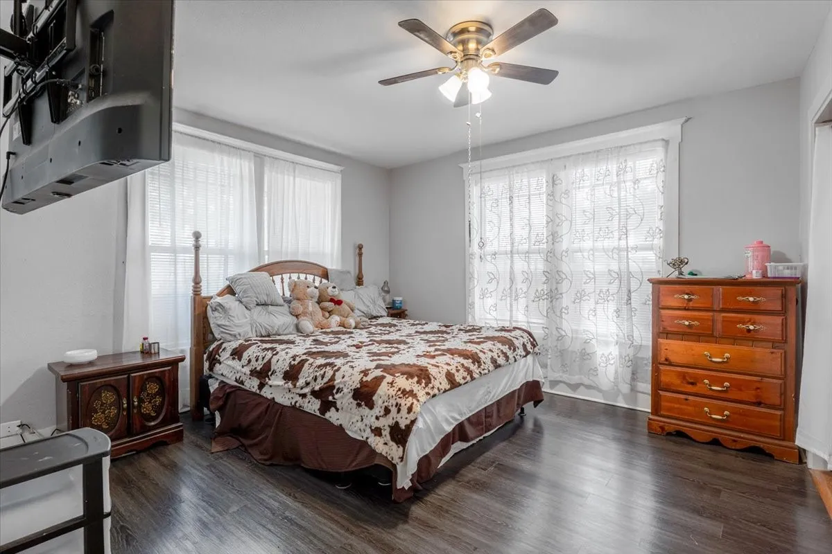 Single Family Residence For Sale in Palo Pinto County , 1101 N Oak Avenue, Mineral Wells, Texas 76067, 3 Bedrooms, 2 Bathrooms, Garage spaces, 2,120 Sqft, built in 1924, Preowned, Price $225,000, mls#21253104, Real Estate Agent in Mineral Wells, Homes For Sale in Palo Pinto county, Homes For Sale in Mineral Wells, Realtor in Mineral Wells Texas, Real Estate Brokerage Independent Realty Texas, Luminita Cordes Realtor