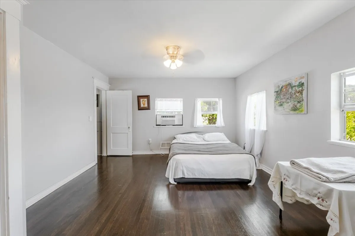 Single Family Residence For Sale in Palo Pinto County , 1101 N Oak Avenue, Mineral Wells, Texas 76067, 3 Bedrooms, 2 Bathrooms, Garage spaces, 2,120 Sqft, built in 1924, Preowned, Price $225,000, mls#21253104, Real Estate Agent in Mineral Wells, Homes For Sale in Palo Pinto county, Homes For Sale in Mineral Wells, Realtor in Mineral Wells Texas, Real Estate Brokerage Independent Realty Texas, Luminita Cordes Realtor