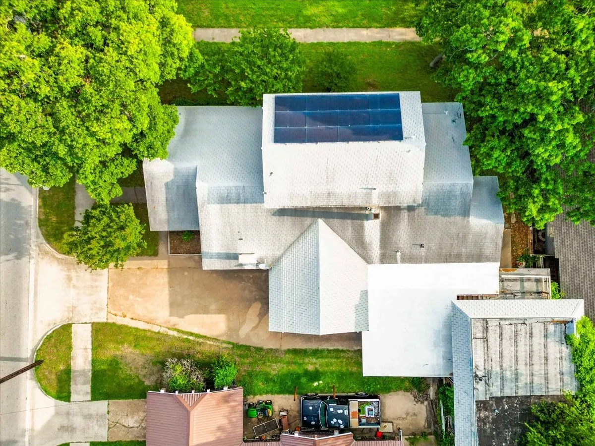 Single Family Residence For Sale in Palo Pinto County , 1101 N Oak Avenue, Mineral Wells, Texas 76067, 3 Bedrooms, 2 Bathrooms, Garage spaces, 2,120 Sqft, built in 1924, Preowned, Price $225,000, mls#21253104, Real Estate Agent in Mineral Wells, Homes For Sale in Palo Pinto county, Homes For Sale in Mineral Wells, Realtor in Mineral Wells Texas, Real Estate Brokerage Independent Realty Texas, Luminita Cordes Realtor
