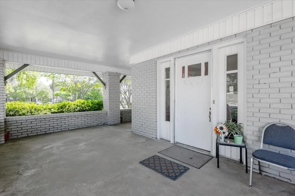 Single Family Residence For Sale in Palo Pinto County , 1101 N Oak Avenue, Mineral Wells, Texas 76067, 3 Bedrooms, 2 Bathrooms, Garage spaces, 2,120 Sqft, built in 1924, Preowned, Price $225,000, mls#21253104, Real Estate Agent in Mineral Wells, Homes For Sale in Palo Pinto county, Homes For Sale in Mineral Wells, Realtor in Mineral Wells Texas, Real Estate Brokerage Independent Realty Texas, Luminita Cordes Realtor