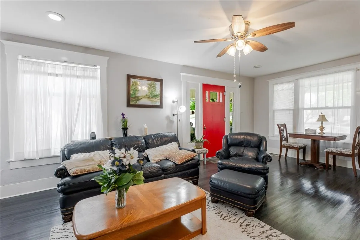 Single Family Residence For Sale in Palo Pinto County , 1101 N Oak Avenue, Mineral Wells, Texas 76067, 3 Bedrooms, 2 Bathrooms, Garage spaces, 2,120 Sqft, built in 1924, Preowned, Price $225,000, mls#21253104, Real Estate Agent in Mineral Wells, Homes For Sale in Palo Pinto county, Homes For Sale in Mineral Wells, Realtor in Mineral Wells Texas, Real Estate Brokerage Independent Realty Texas, Luminita Cordes Realtor