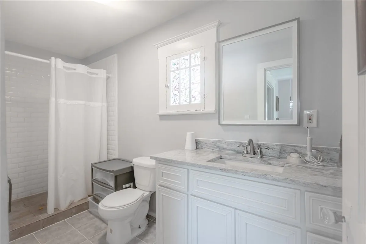 Single Family Residence For Sale in Palo Pinto County , 1101 N Oak Avenue, Mineral Wells, Texas 76067, 3 Bedrooms, 2 Bathrooms, Garage spaces, 2,120 Sqft, built in 1924, Preowned, Price $225,000, mls#21253104, Real Estate Agent in Mineral Wells, Homes For Sale in Palo Pinto county, Homes For Sale in Mineral Wells, Realtor in Mineral Wells Texas, Real Estate Brokerage Independent Realty Texas, Luminita Cordes Realtor
