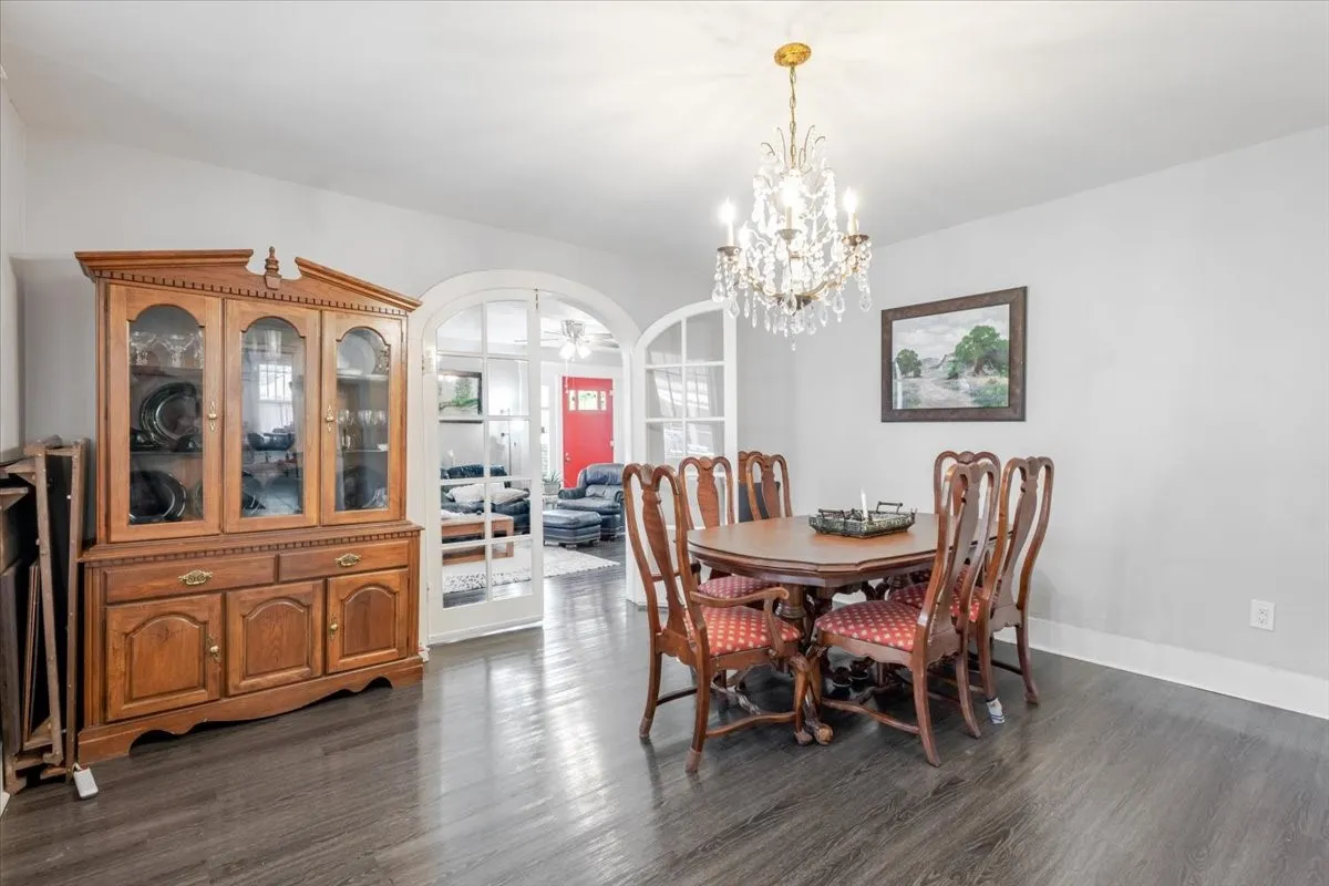 Single Family Residence For Sale in Palo Pinto County , 1101 N Oak Avenue, Mineral Wells, Texas 76067, 3 Bedrooms, 2 Bathrooms, Garage spaces, 2,120 Sqft, built in 1924, Preowned, Price $225,000, mls#21253104, Real Estate Agent in Mineral Wells, Homes For Sale in Palo Pinto county, Homes For Sale in Mineral Wells, Realtor in Mineral Wells Texas, Real Estate Brokerage Independent Realty Texas, Luminita Cordes Realtor