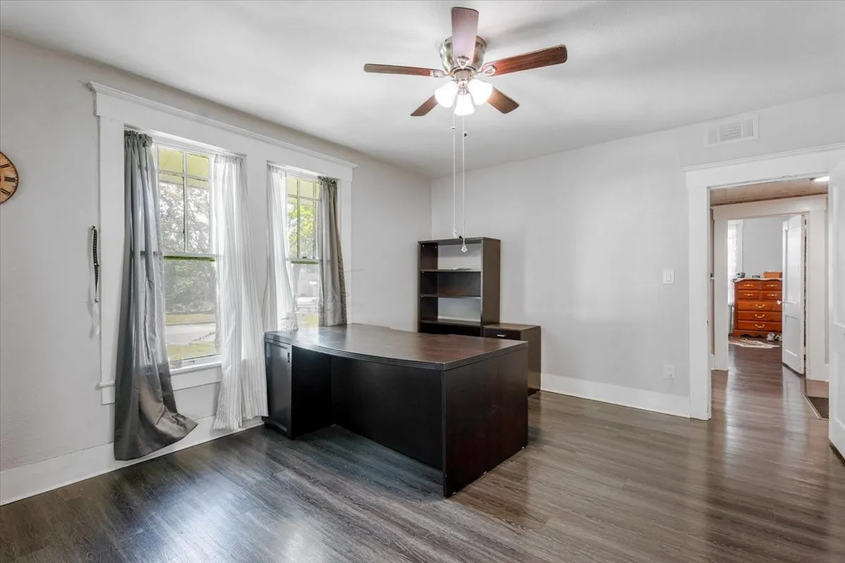 Single Family Residence For Sale in Palo Pinto County , 1101 N Oak Avenue, Mineral Wells, Texas 76067, 3 Bedrooms, 2 Bathrooms, Garage spaces, 2,120 Sqft, built in 1924, Preowned, Price $225,000, mls#21253104, Real Estate Agent in Mineral Wells, Homes For Sale in Palo Pinto county, Homes For Sale in Mineral Wells, Realtor in Mineral Wells Texas, Real Estate Brokerage Independent Realty Texas, Luminita Cordes Realtor