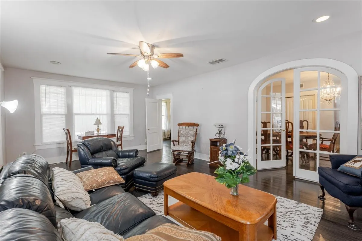 Single Family Residence For Sale in Palo Pinto County , 1101 N Oak Avenue, Mineral Wells, Texas 76067, 3 Bedrooms, 2 Bathrooms, Garage spaces, 2,120 Sqft, built in 1924, Preowned, Price $225,000, mls#21253104, Real Estate Agent in Mineral Wells, Homes For Sale in Palo Pinto county, Homes For Sale in Mineral Wells, Realtor in Mineral Wells Texas, Real Estate Brokerage Independent Realty Texas, Luminita Cordes Realtor
