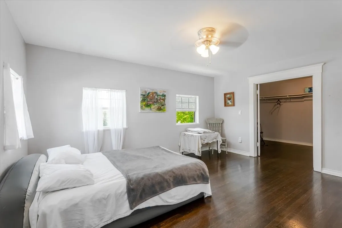 Single Family Residence For Sale in Palo Pinto County , 1101 N Oak Avenue, Mineral Wells, Texas 76067, 3 Bedrooms, 2 Bathrooms, Garage spaces, 2,120 Sqft, built in 1924, Preowned, Price $225,000, mls#21253104, Real Estate Agent in Mineral Wells, Homes For Sale in Palo Pinto county, Homes For Sale in Mineral Wells, Realtor in Mineral Wells Texas, Real Estate Brokerage Independent Realty Texas, Luminita Cordes Realtor