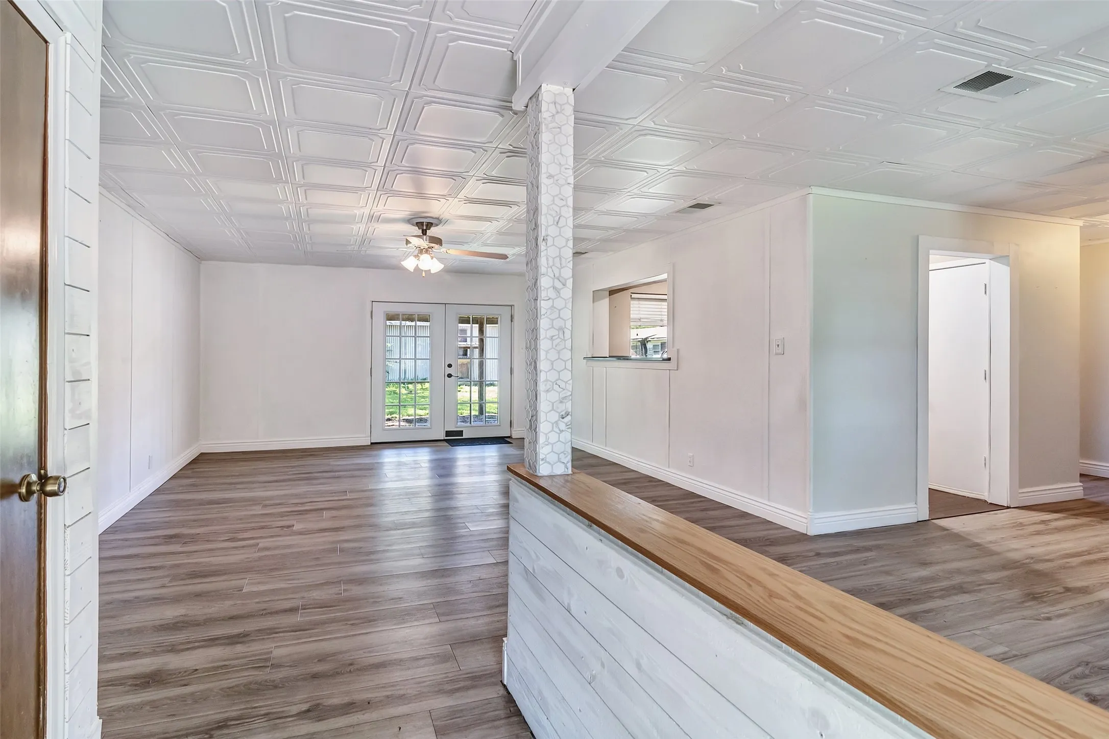 Single Family Residence For Sale in Hunt County , 832 Cherry Street, Wolfe City, Texas 75496, 3 Bedroom, 2 Bathroom, Garage spaces, 1,776 Sqft, built in 1980, Preowned, mls#21253342, Real Estate Agent in Wolfe City, Homes For Sale in Hunt county, Homes For Sale in Wolfe City, Realtor in Wolfe City Texas, Real Estate Brokerage Independent Realty Texas, Luminita Cordes Realtor