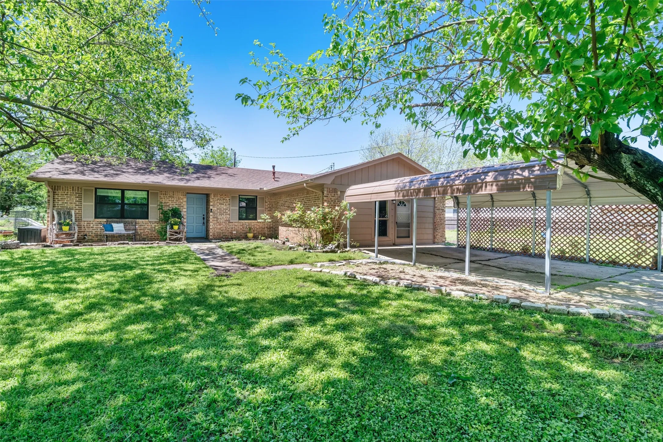 Single Family Residence For Sale in Hunt County , 832 Cherry Street, Wolfe City, Texas 75496, 3 Bedroom, 2 Bathroom, Garage spaces, 1,776 Sqft, built in 1980, Preowned, mls#21253342, Real Estate Agent in Wolfe City, Homes For Sale in Hunt county, Homes For Sale in Wolfe City, Realtor in Wolfe City Texas, Real Estate Brokerage Independent Realty Texas, Luminita Cordes Realtor