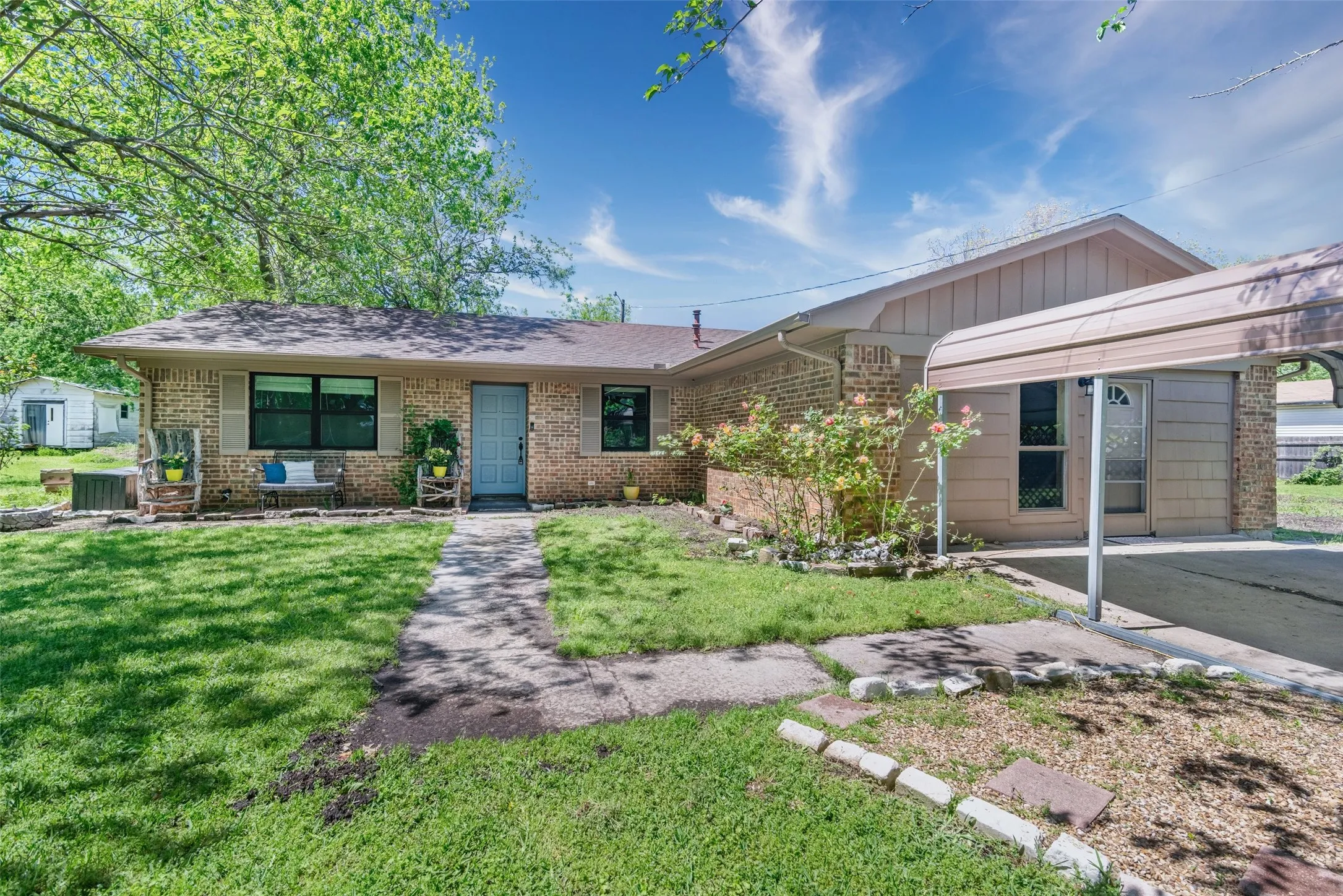 Single Family Residence For Sale in Hunt County , 832 Cherry Street, Wolfe City, Texas 75496, 3 Bedroom, 2 Bathroom, Garage spaces, 1,776 Sqft, built in 1980, Preowned, mls#21253342, Real Estate Agent in Wolfe City, Homes For Sale in Hunt county, Homes For Sale in Wolfe City, Realtor in Wolfe City Texas, Real Estate Brokerage Independent Realty Texas, Luminita Cordes Realtor