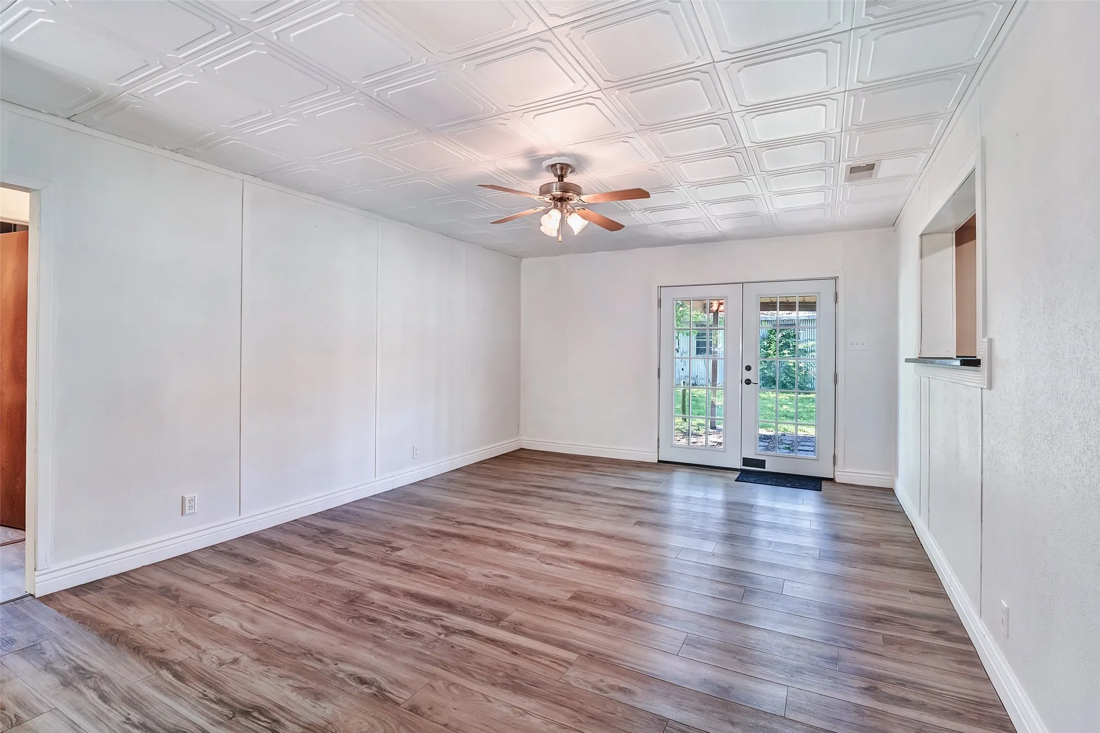 Single Family Residence For Sale in Hunt County , 832 Cherry Street, Wolfe City, Texas 75496, 3 Bedroom, 2 Bathroom, Garage spaces, 1,776 Sqft, built in 1980, Preowned, mls#21253342, Real Estate Agent in Wolfe City, Homes For Sale in Hunt county, Homes For Sale in Wolfe City, Realtor in Wolfe City Texas, Real Estate Brokerage Independent Realty Texas, Luminita Cordes Realtor