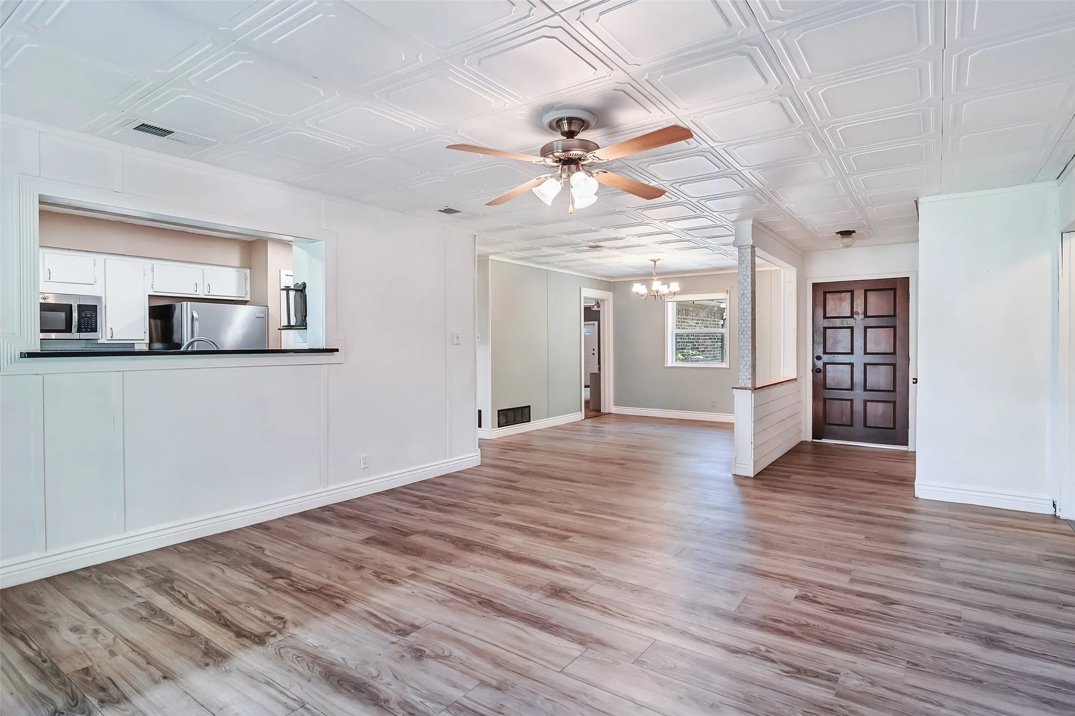 Single Family Residence For Sale in Hunt County , 832 Cherry Street, Wolfe City, Texas 75496, 3 Bedroom, 2 Bathroom, Garage spaces, 1,776 Sqft, built in 1980, Preowned, mls#21253342, Real Estate Agent in Wolfe City, Homes For Sale in Hunt county, Homes For Sale in Wolfe City, Realtor in Wolfe City Texas, Real Estate Brokerage Independent Realty Texas, Luminita Cordes Realtor