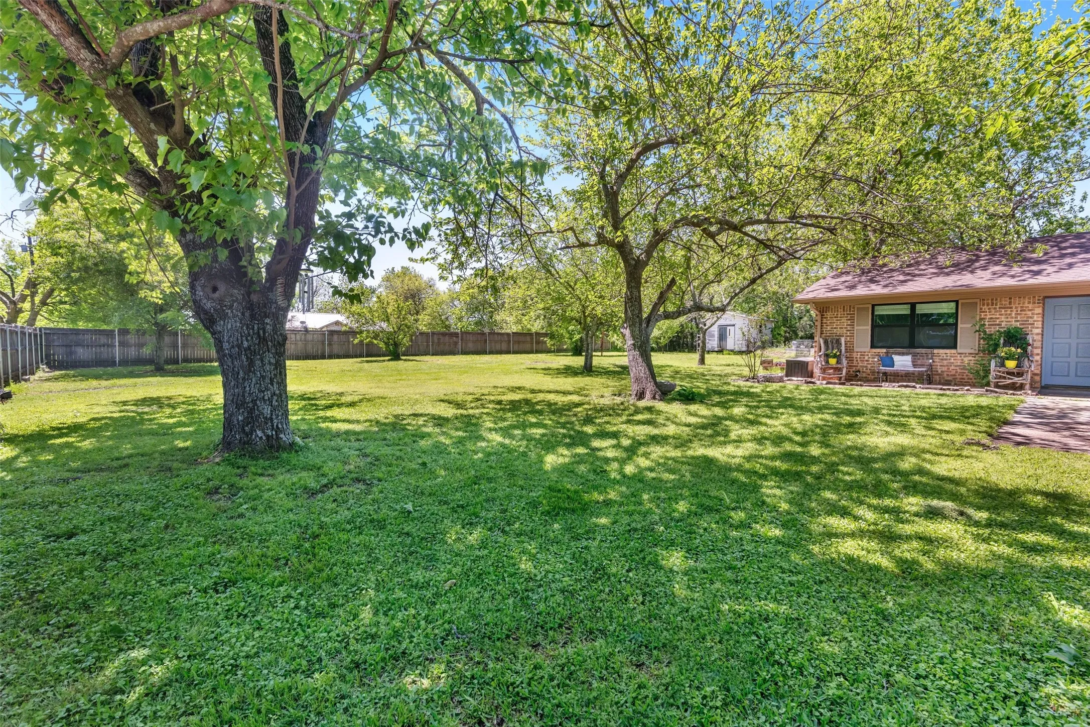 Single Family Residence For Sale in Hunt County , 832 Cherry Street, Wolfe City, Texas 75496, 3 Bedroom, 2 Bathroom, Garage spaces, 1,776 Sqft, built in 1980, Preowned, mls#21253342, Real Estate Agent in Wolfe City, Homes For Sale in Hunt county, Homes For Sale in Wolfe City, Realtor in Wolfe City Texas, Real Estate Brokerage Independent Realty Texas, Luminita Cordes Realtor