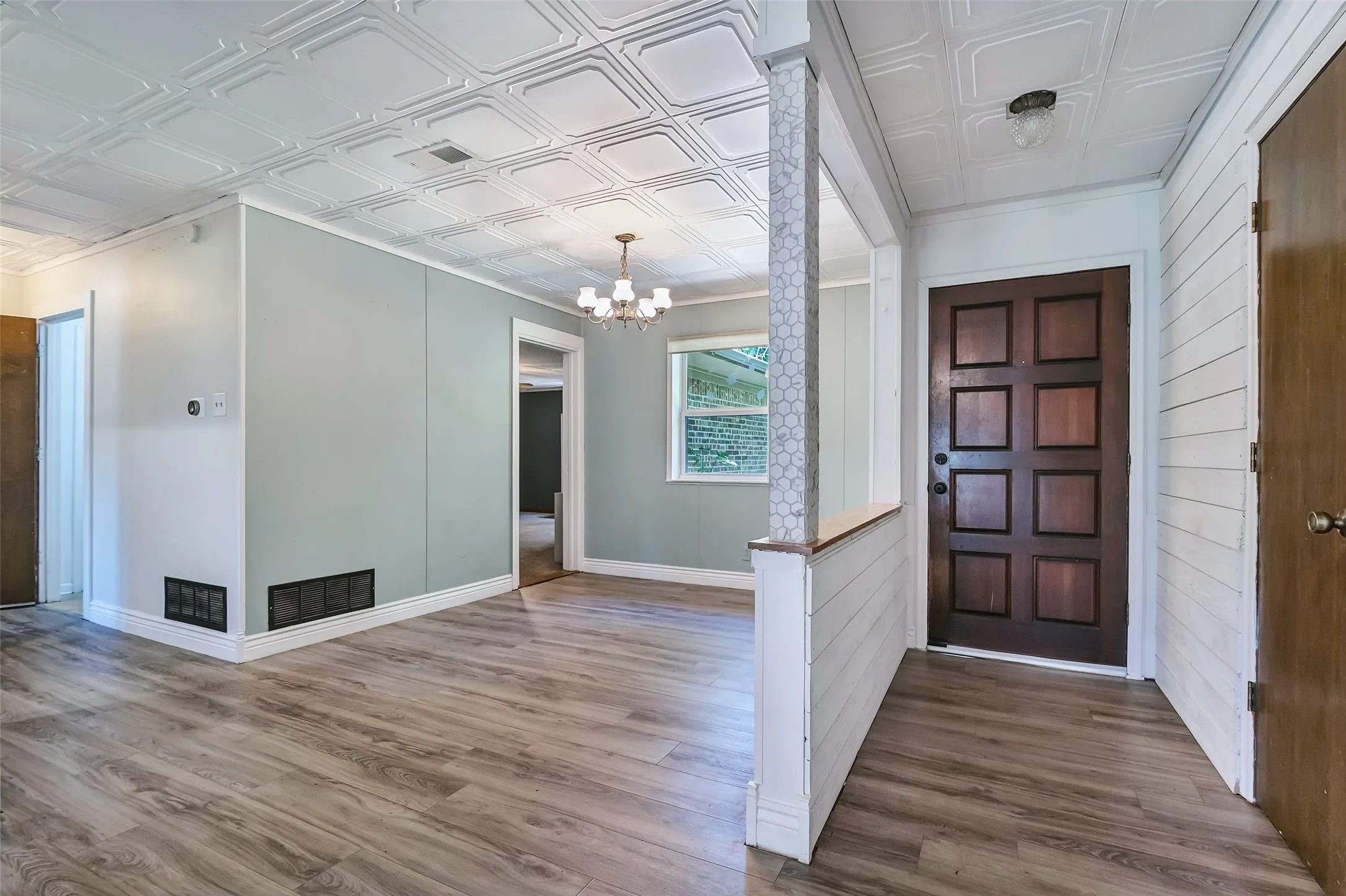 Single Family Residence For Sale in Hunt County , 832 Cherry Street, Wolfe City, Texas 75496, 3 Bedroom, 2 Bathroom, Garage spaces, 1,776 Sqft, built in 1980, Preowned, mls#21253342, Real Estate Agent in Wolfe City, Homes For Sale in Hunt county, Homes For Sale in Wolfe City, Realtor in Wolfe City Texas, Real Estate Brokerage Independent Realty Texas, Luminita Cordes Realtor